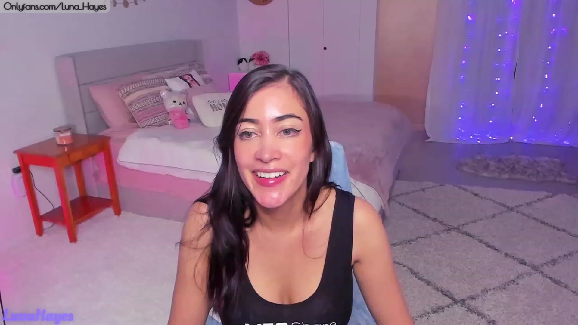 Gallery image thumbnail from LunaHayes's myfreecams stream on, 10/17/2023, 04:20 image 15 of 20