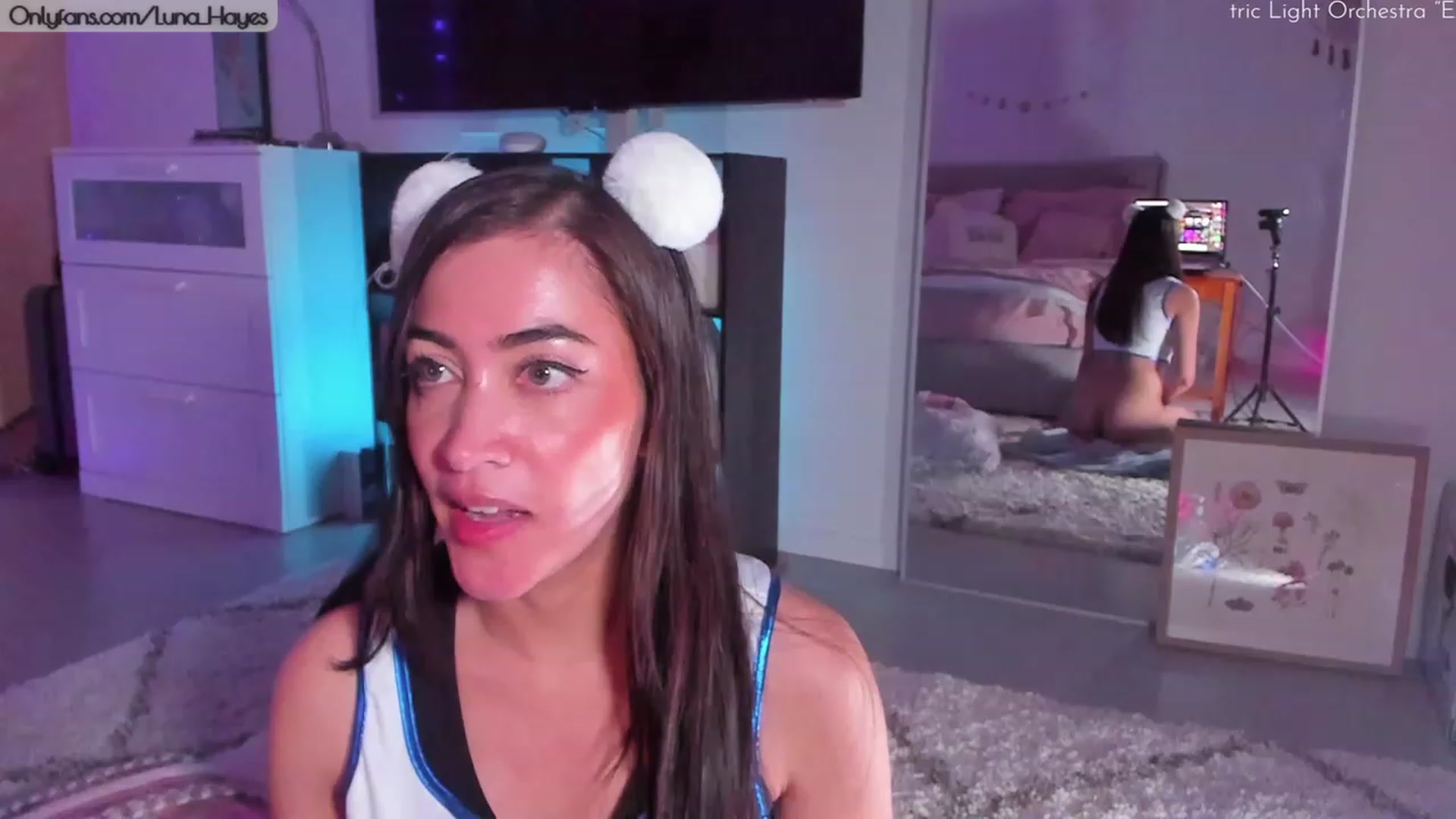 Gallery image thumbnail from LunaHayes's myfreecams stream on, 11/17/2023, 07:23 image 16 of 20