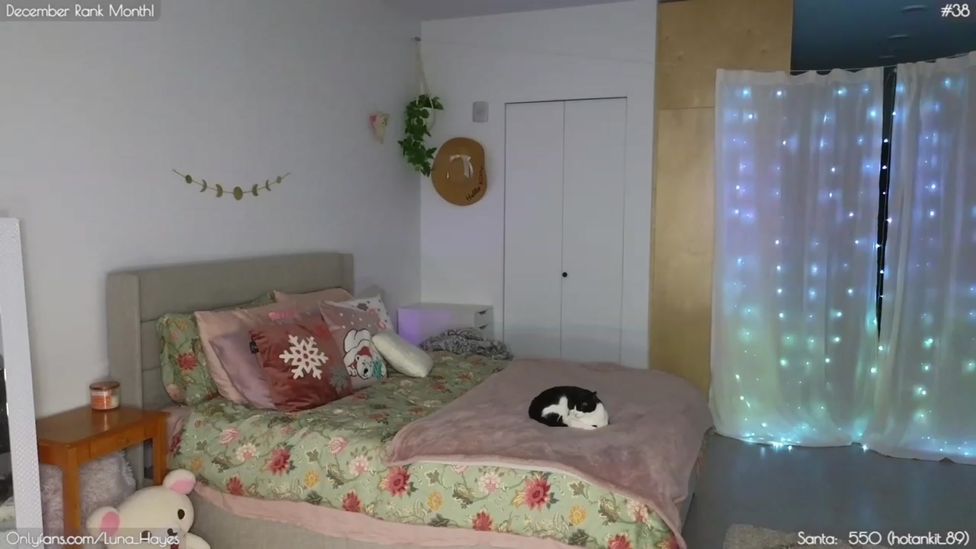 Gallery image thumbnail from LunaHayes's myfreecams stream on, 12/15/2023, 07:58 image 15 of 20