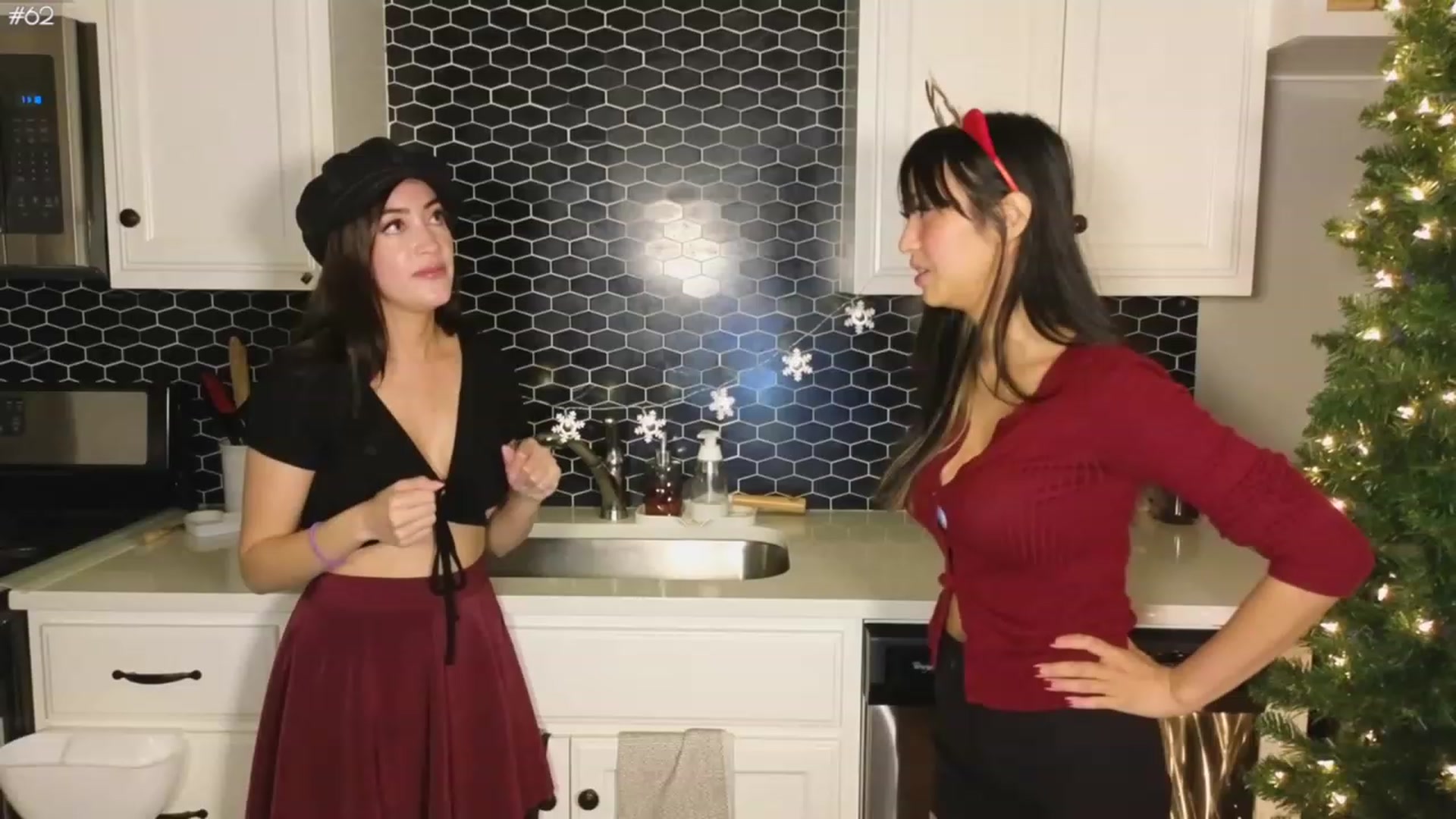 Gallery image thumbnail from LunaHayes's myfreecams stream on, 12/22/2023, 08:06 image 14 of 20