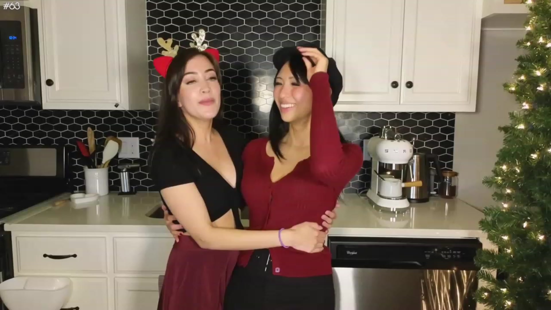 Gallery image thumbnail from LunaHayes's myfreecams stream on, 12/22/2023, 08:06 image 7 of 20