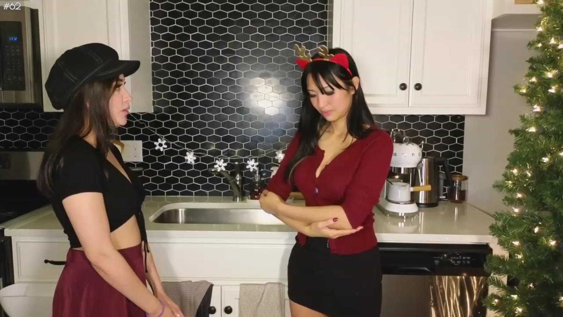Gallery image thumbnail from LunaHayes's myfreecams stream on, 12/22/2023, 08:06 image 13 of 20
