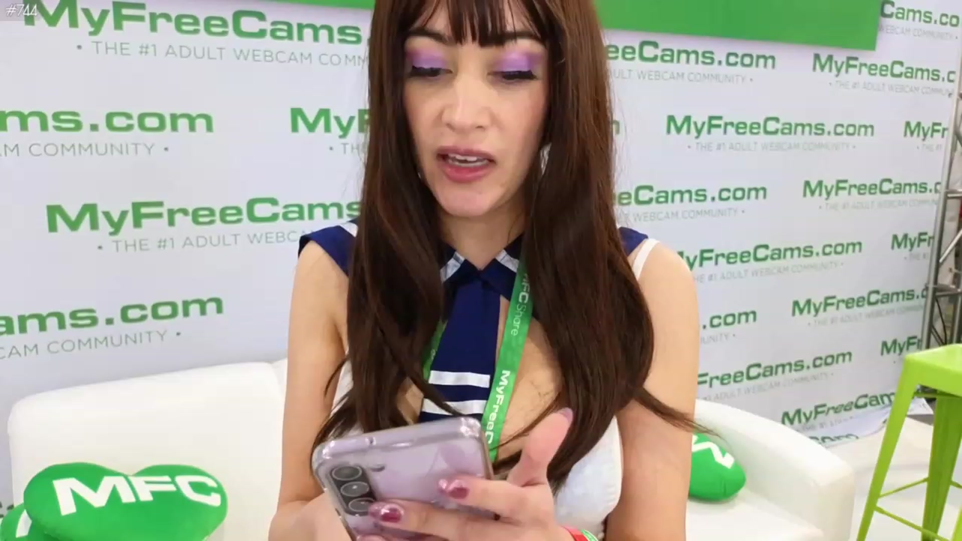 Gallery image thumbnail from LunaHayes's myfreecams stream on, 01/25/2024, 01:40 image 13 of 20