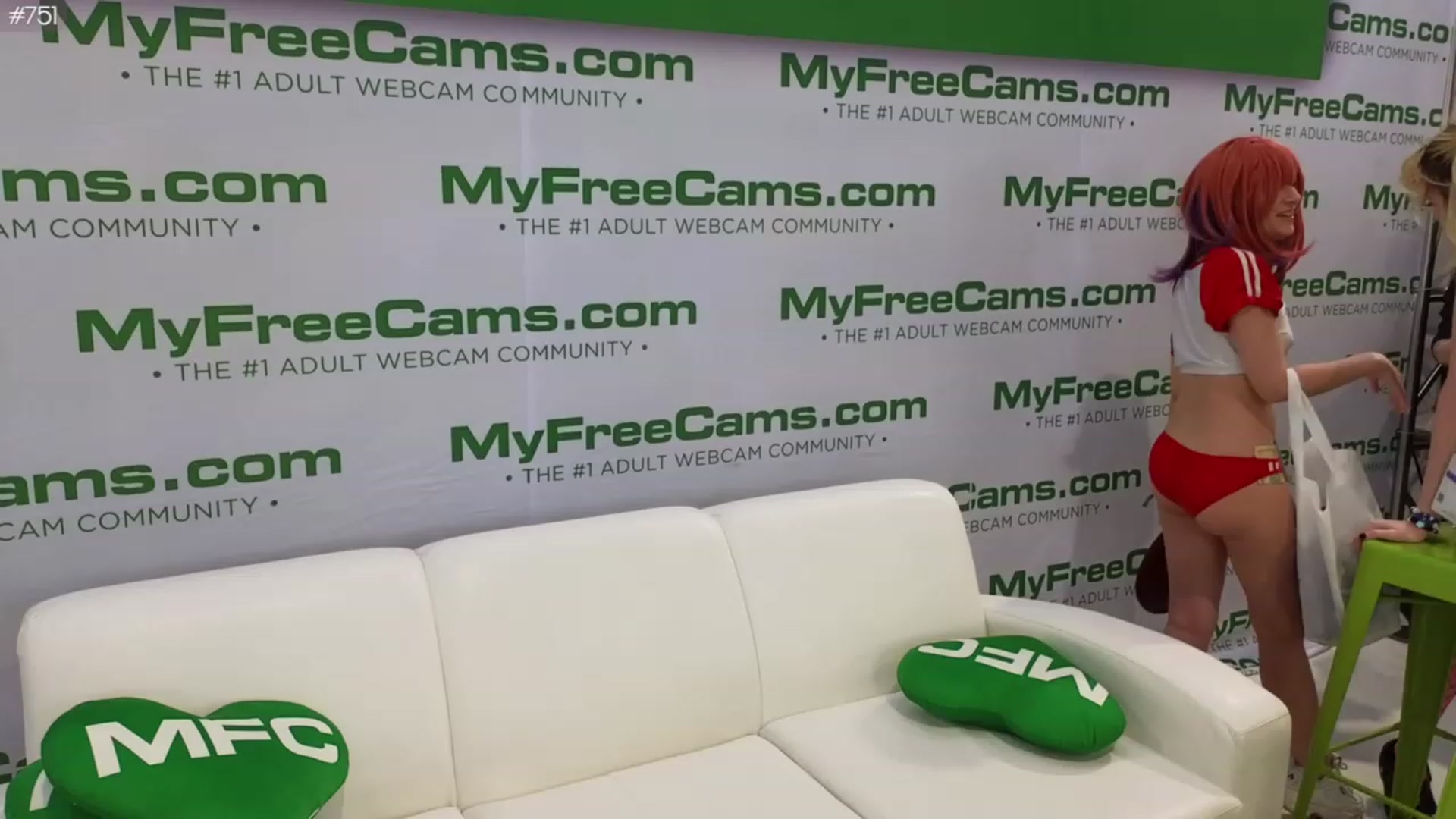 Gallery image thumbnail from LunaHayes's myfreecams stream on, 01/25/2024, 01:40 image 11 of 20