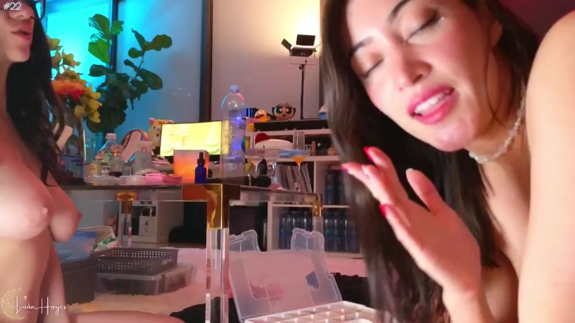 Gallery image thumbnail from LunaHayes's myfreecams stream on, 06/08/2024, 10:11 image 8 of 20
