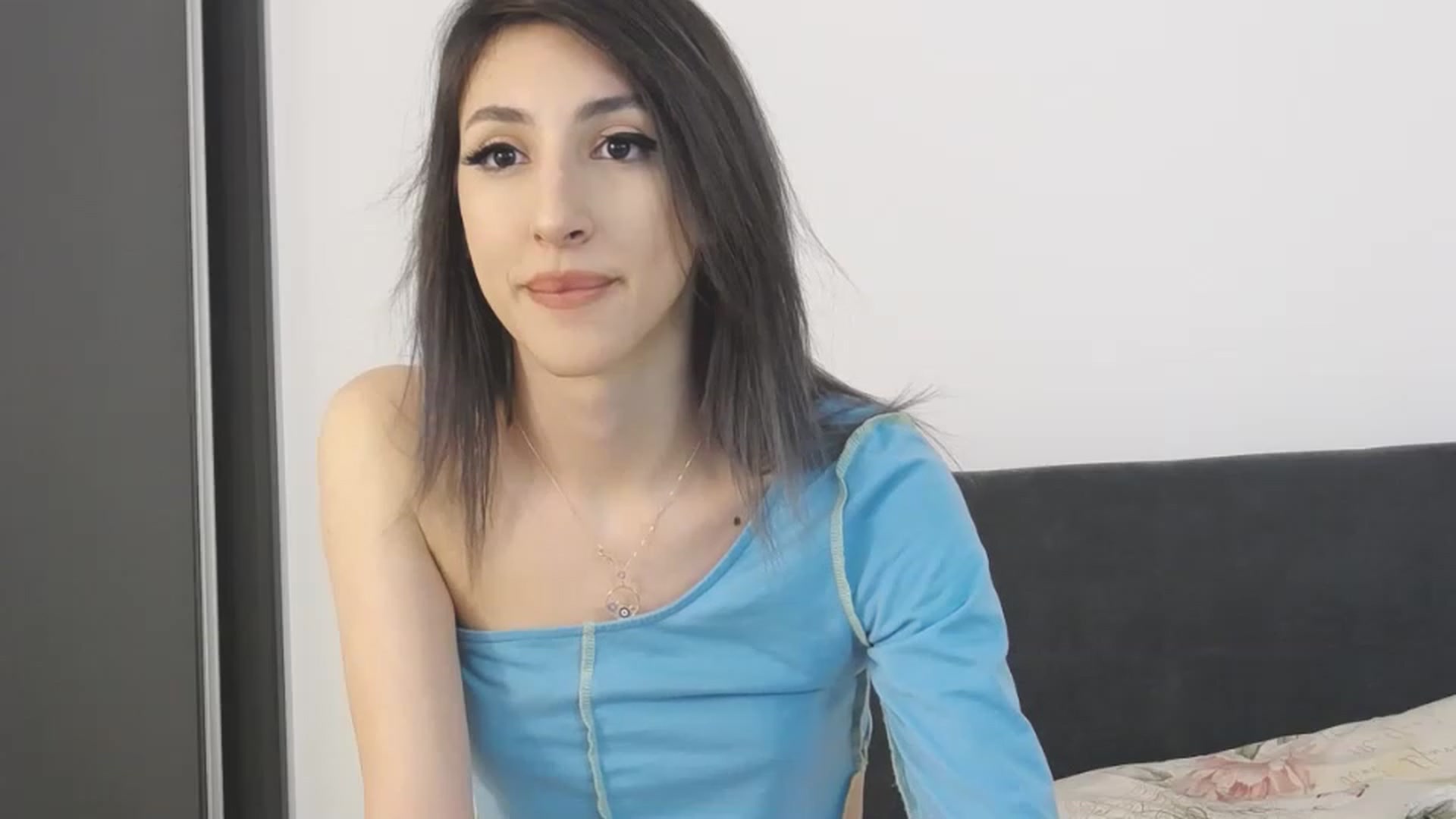 Gallery image thumbnail from LunaHazel's myfreecams stream on, 11/23/2022, 19:43 image 19 of 20