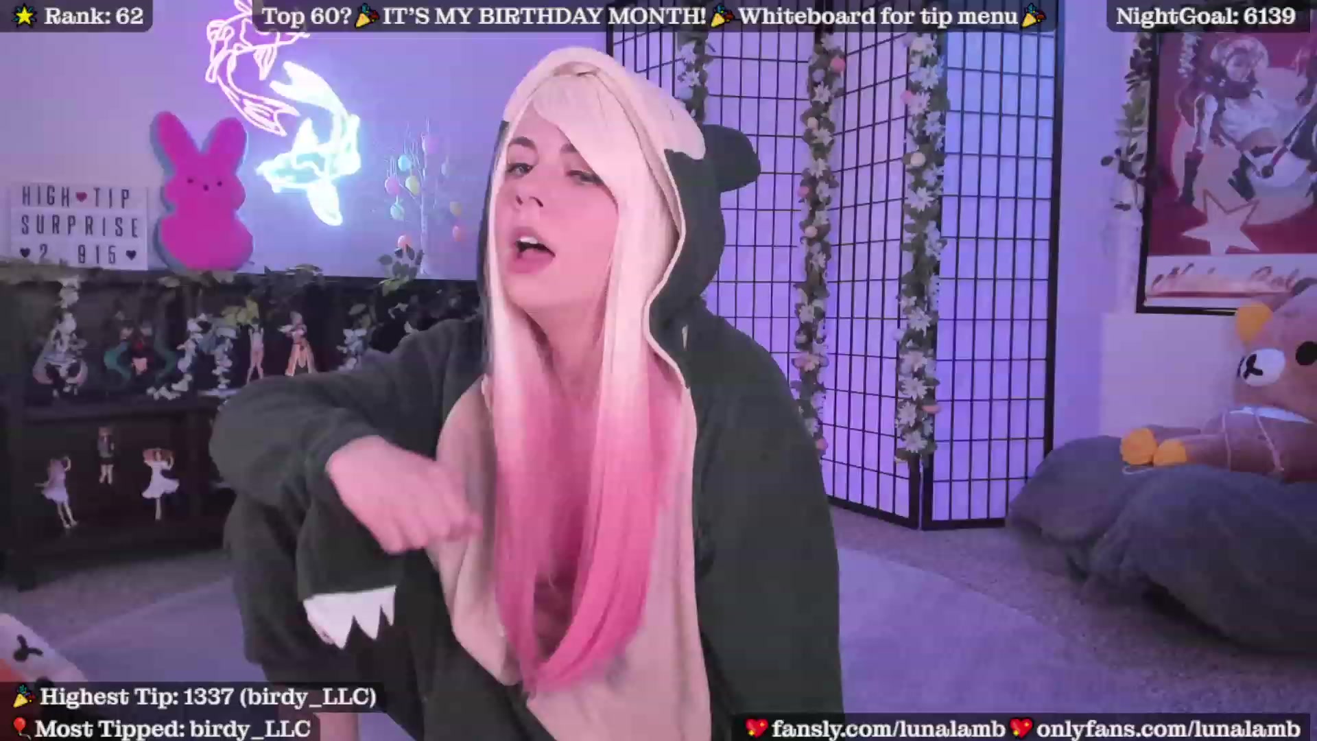 Gallery image thumbnail from LunaLamb's myfreecams stream on, 04/07/2023, 03:53 image 3 of 20