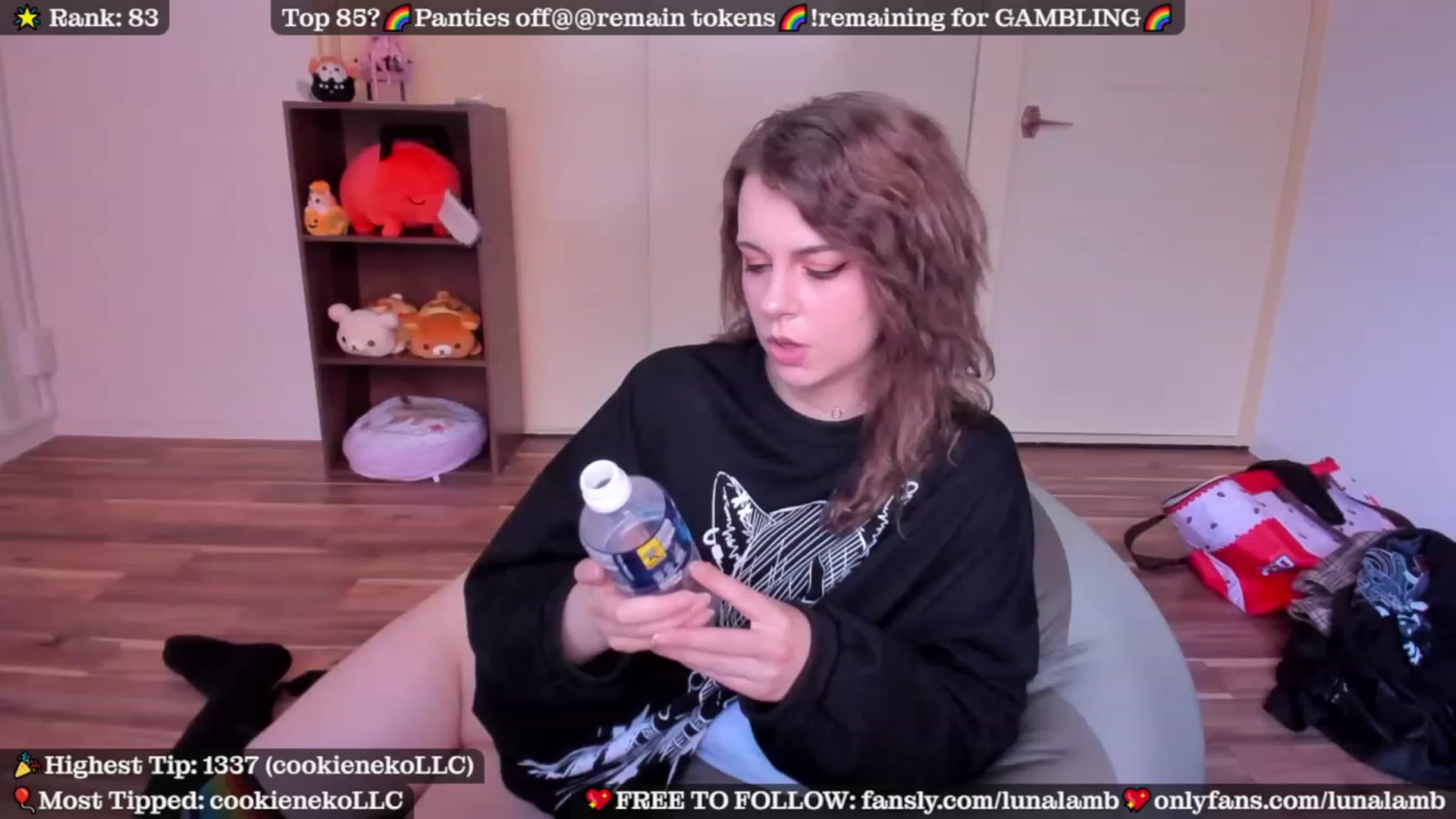 Gallery image thumbnail from LunaLamb's myfreecams stream on, 10/29/2023, 05:01 image 8 of 20