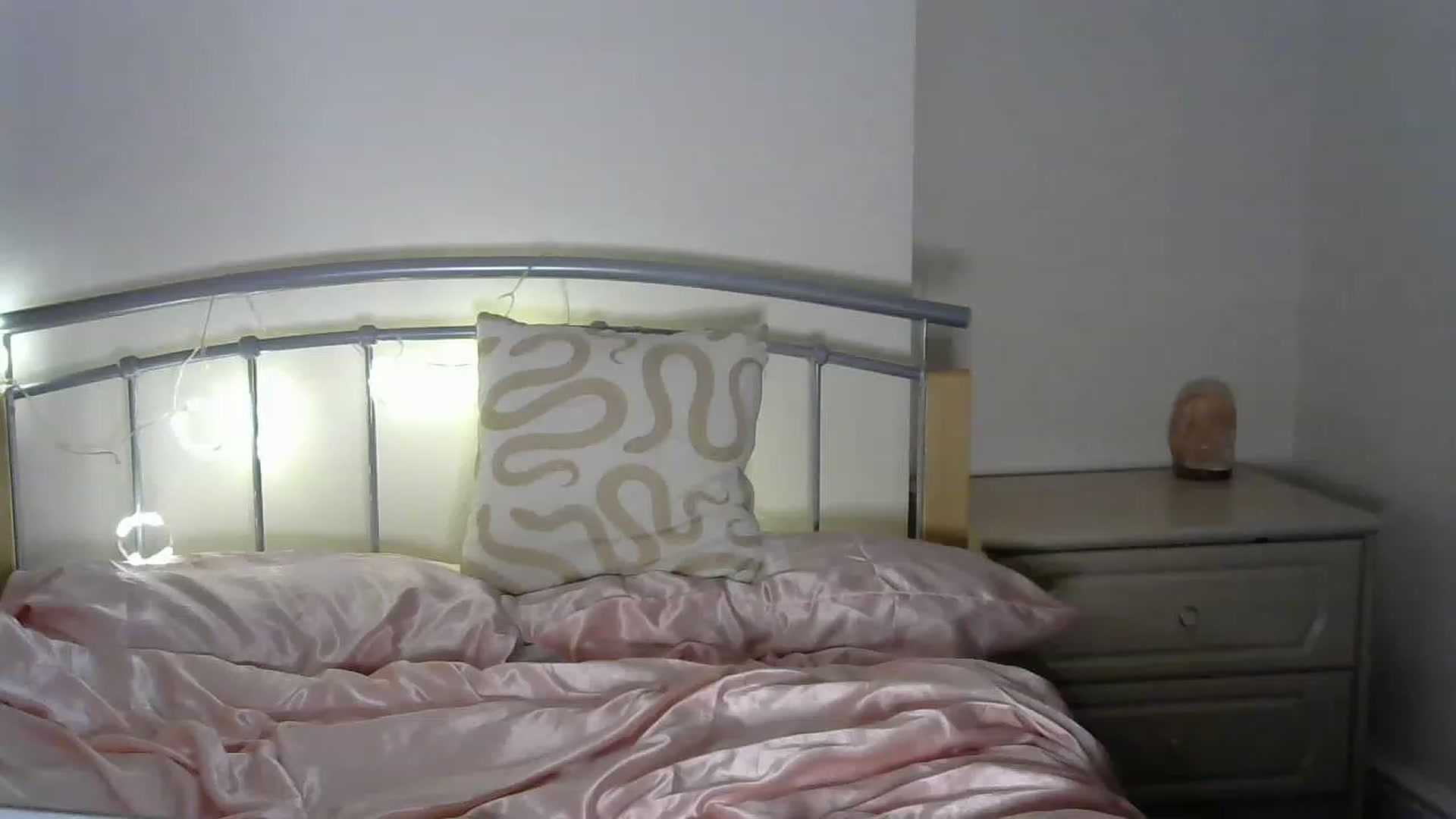 Gallery image thumbnail from LunaLillyx's myfreecams stream on, 08/04/2023, 21:23 image 8 of 20