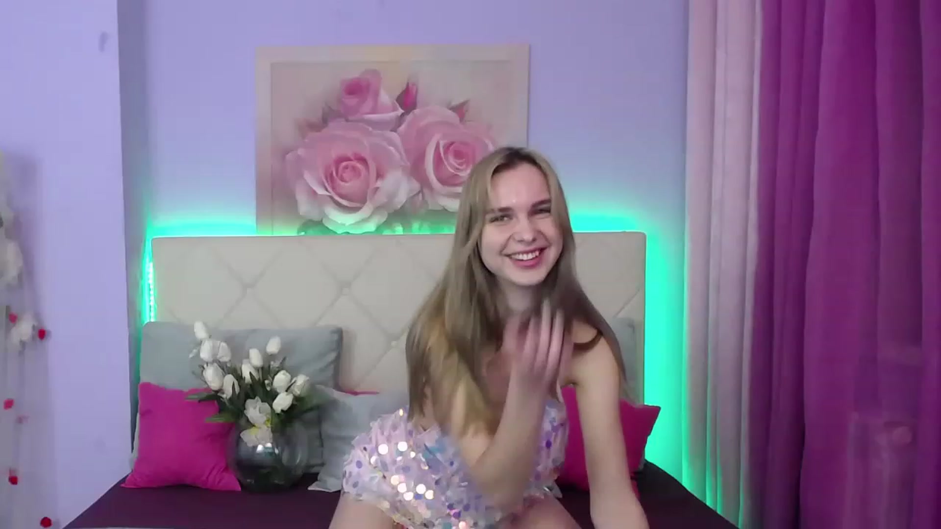 Gallery image thumbnail from LunaLim's myfreecams stream on, 11/17/2022, 16:26 image 7 of 20