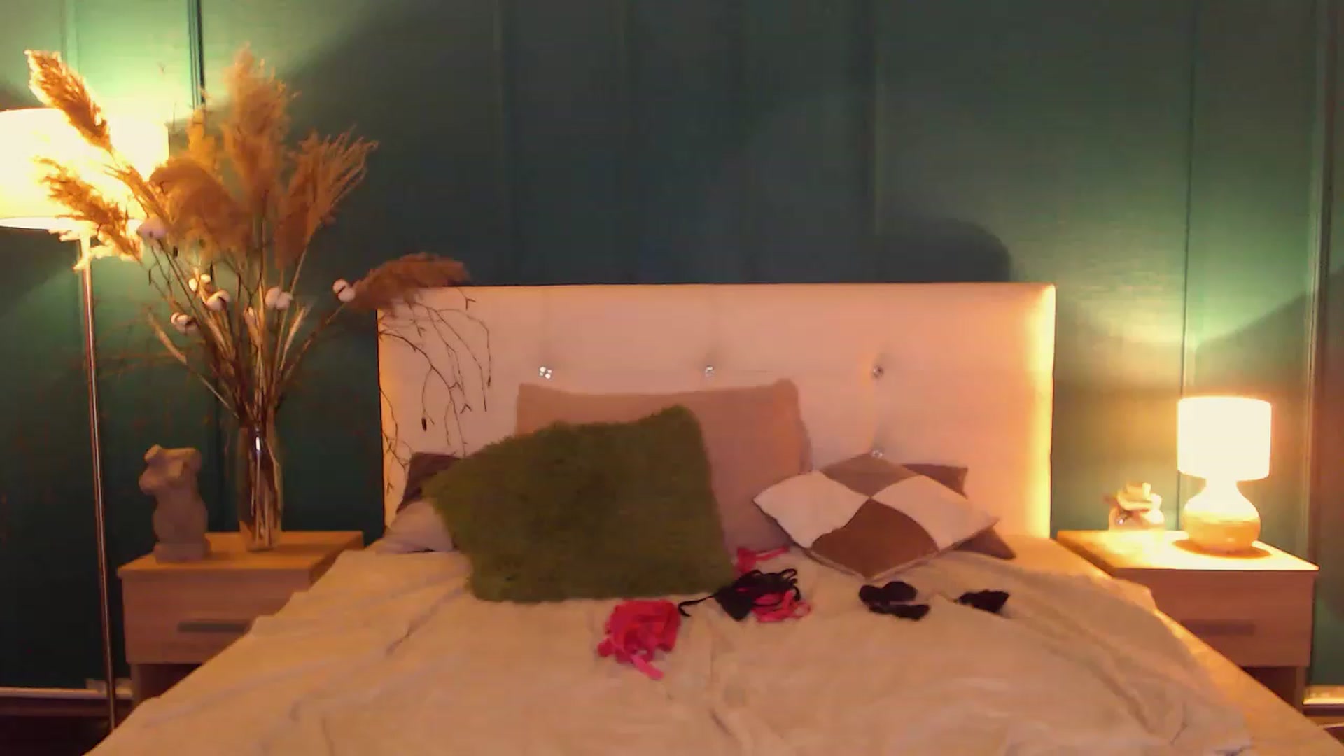 Gallery image thumbnail from LunaLim's myfreecams stream on, 11/22/2022, 17:04 image 17 of 20