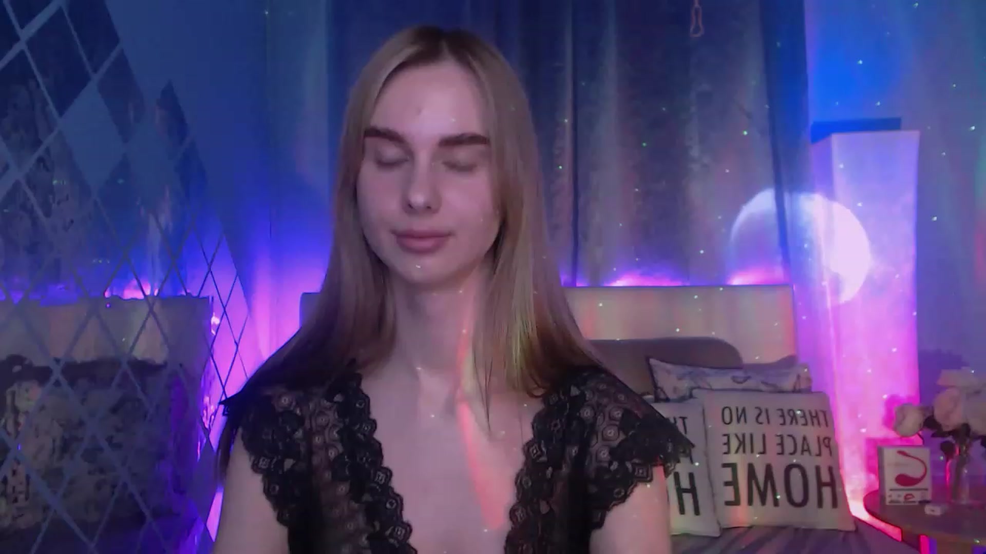 Gallery image thumbnail from LunaLim's myfreecams stream on, 12/01/2022, 16:45 image 17 of 20