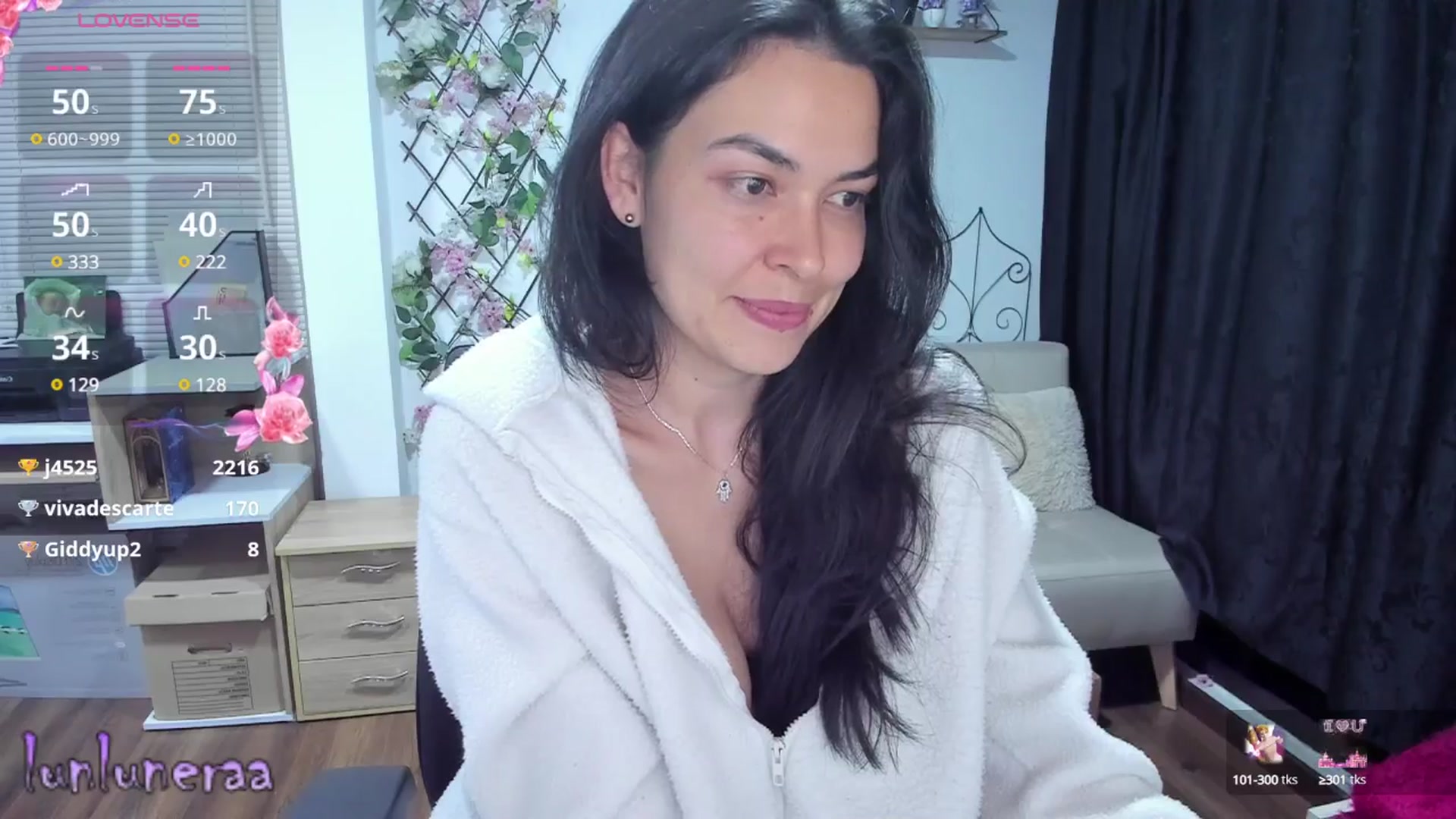 Gallery image thumbnail from LunaLuneraa's myfreecams stream on, 03/21/2025, 10:46 image 14 of 20