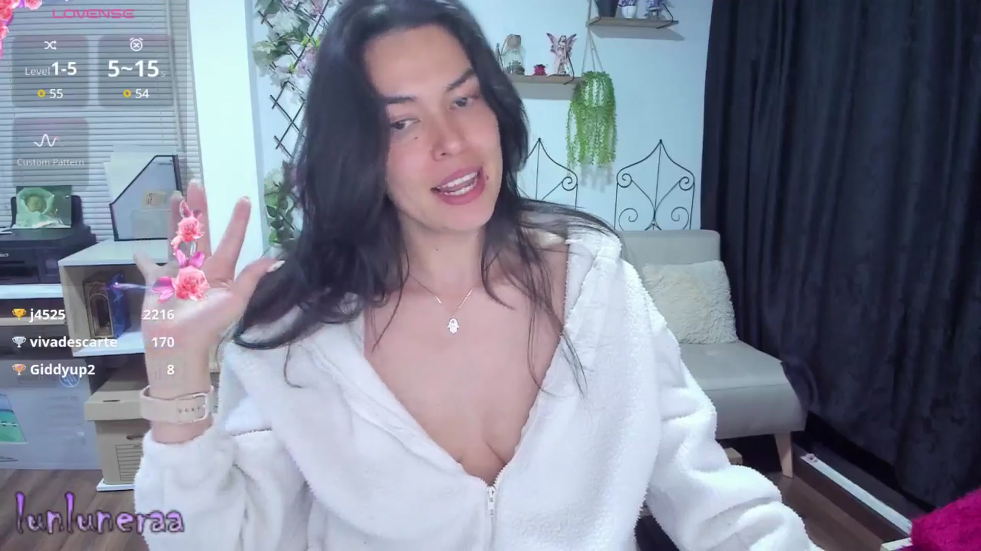 Gallery image thumbnail from LunaLuneraa's myfreecams stream on, 03/21/2025, 10:46 image 11 of 20