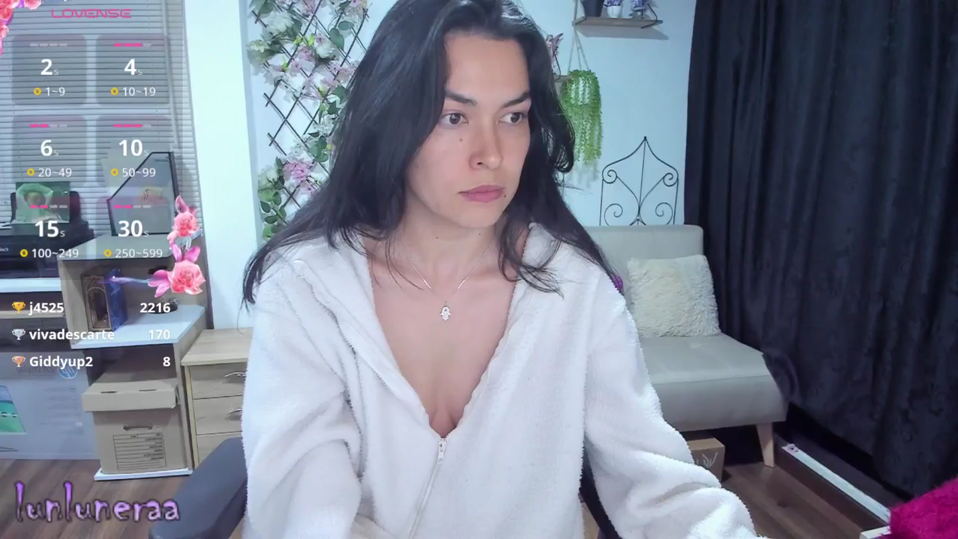 Gallery image thumbnail from LunaLuneraa's myfreecams stream on, 03/21/2025, 10:46 image 7 of 20