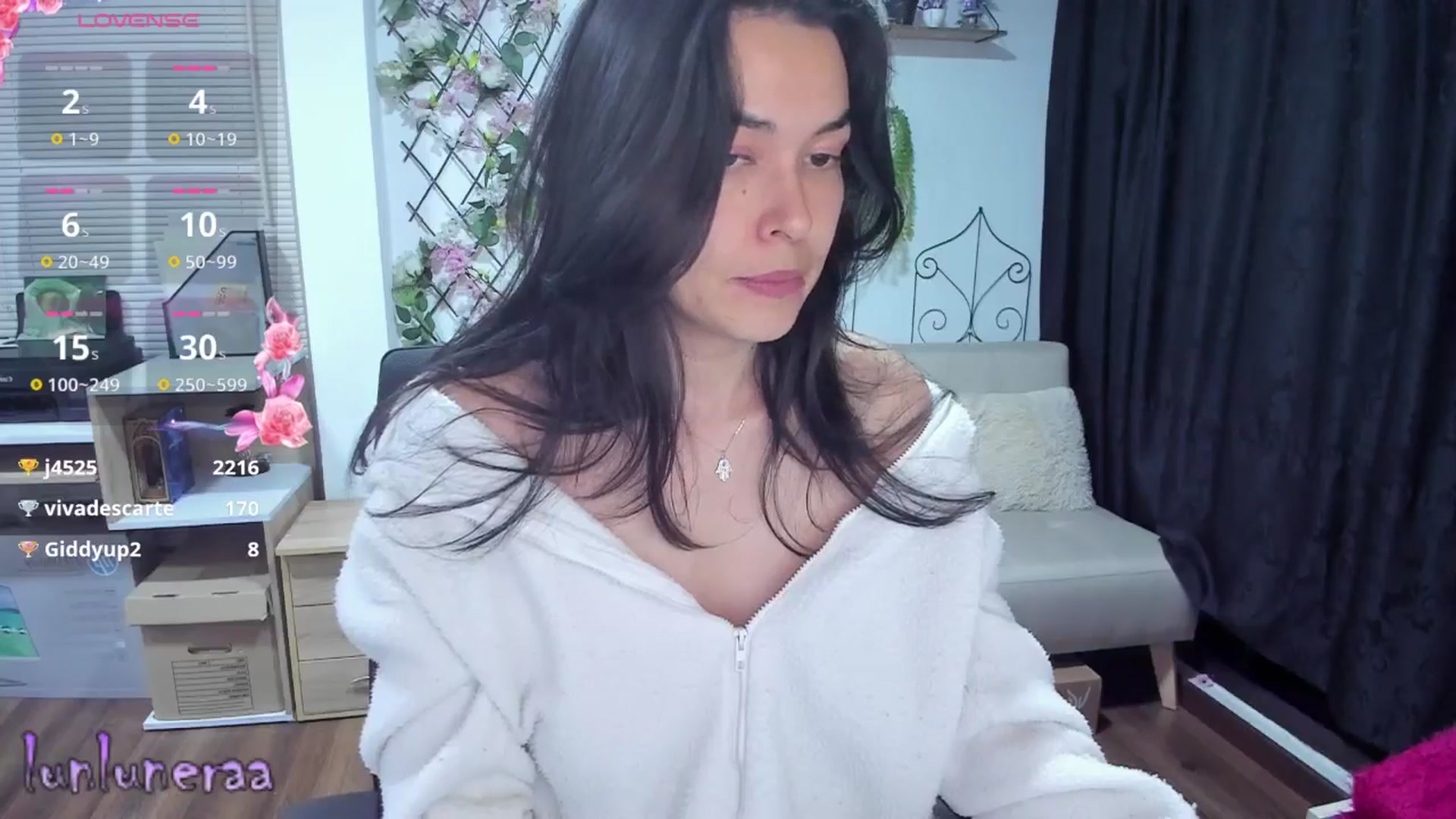 Gallery image thumbnail from LunaLuneraa's myfreecams stream on, 03/21/2025, 10:46 image 19 of 20