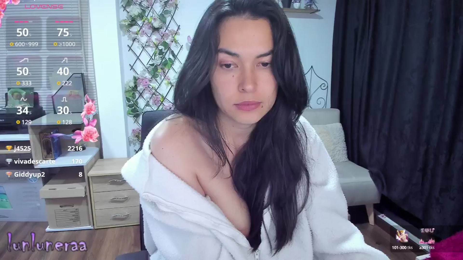 Gallery image thumbnail from LunaLuneraa's myfreecams stream on, 03/21/2025, 10:46 image 1 of 20