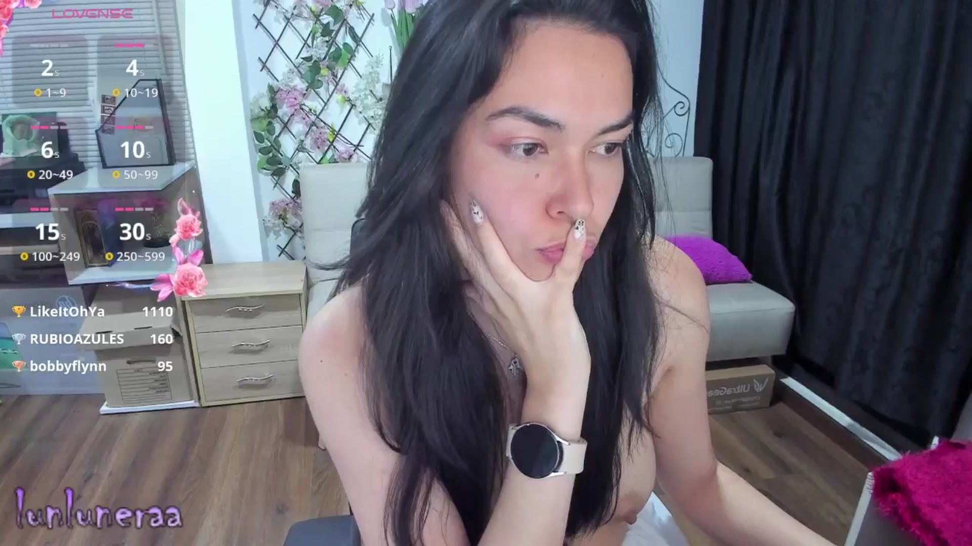 Gallery image thumbnail from LunaLuneraa's myfreecams stream on, 03/25/2025, 10:32 image 11 of 20