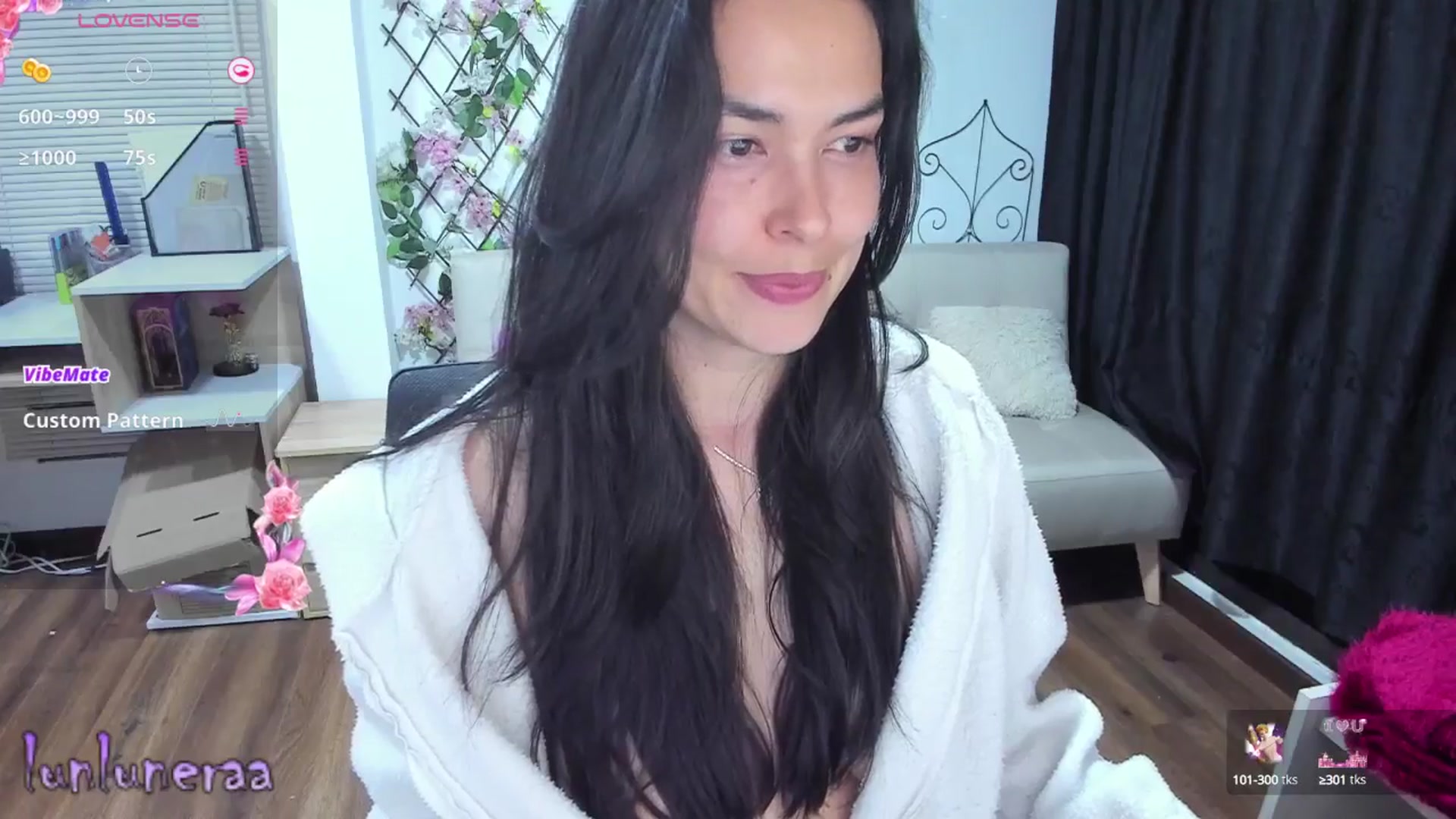 Gallery image thumbnail from LunaLuneraa's myfreecams stream on, 04/01/2025, 10:51 image 11 of 20