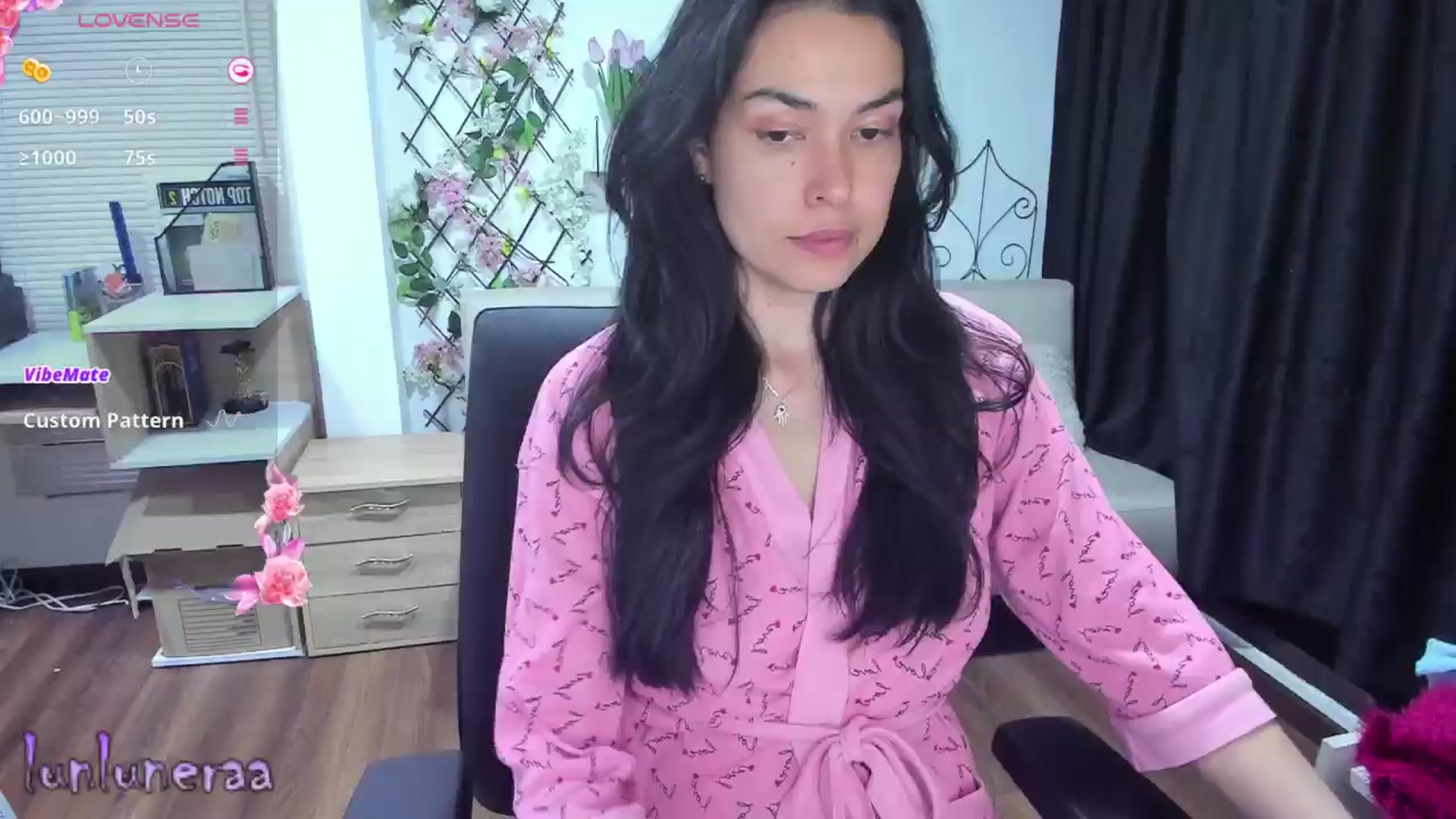 Gallery image thumbnail from LunaLuneraa's myfreecams stream on, 04/02/2025, 11:15 image 1 of 20