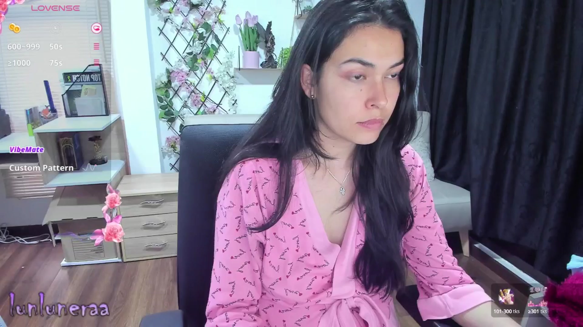 Gallery image thumbnail from LunaLuneraa's myfreecams stream on, 04/02/2025, 11:15 image 13 of 20