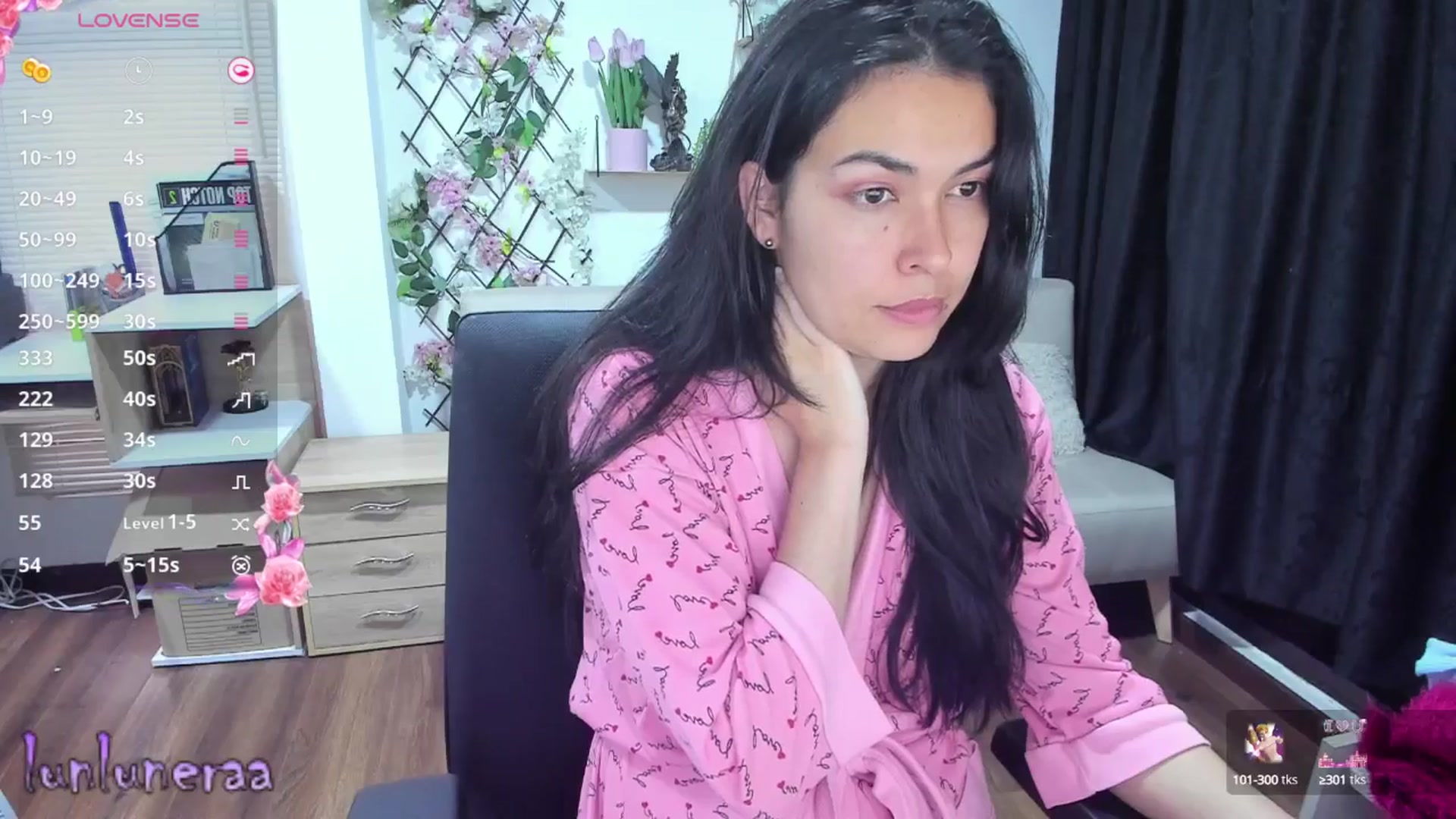 Gallery image thumbnail from LunaLuneraa's myfreecams stream on, 04/02/2025, 11:15 image 10 of 20