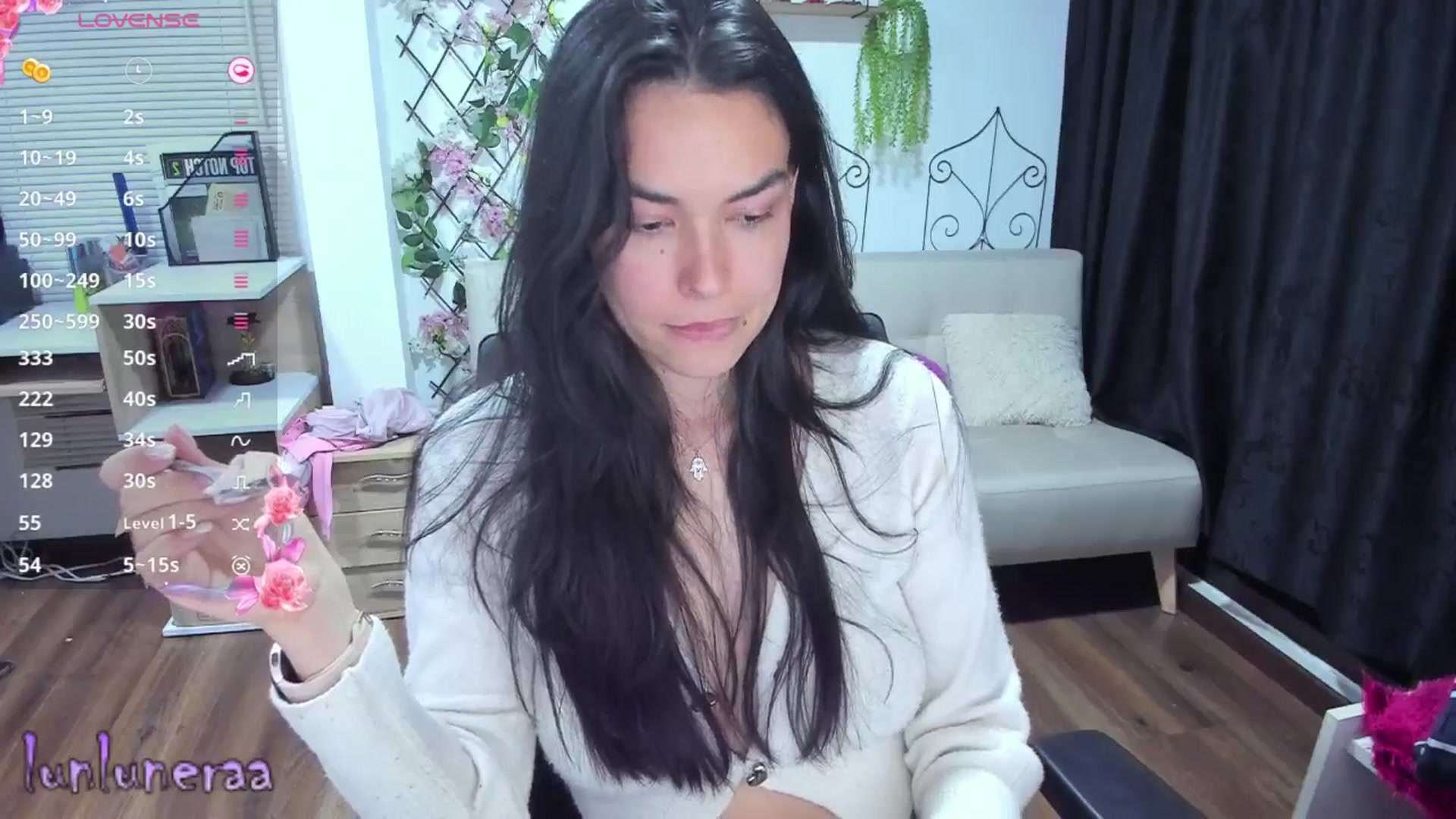 Gallery image thumbnail from LunaLuneraa's myfreecams stream on, 04/03/2025, 10:04 image 3 of 20