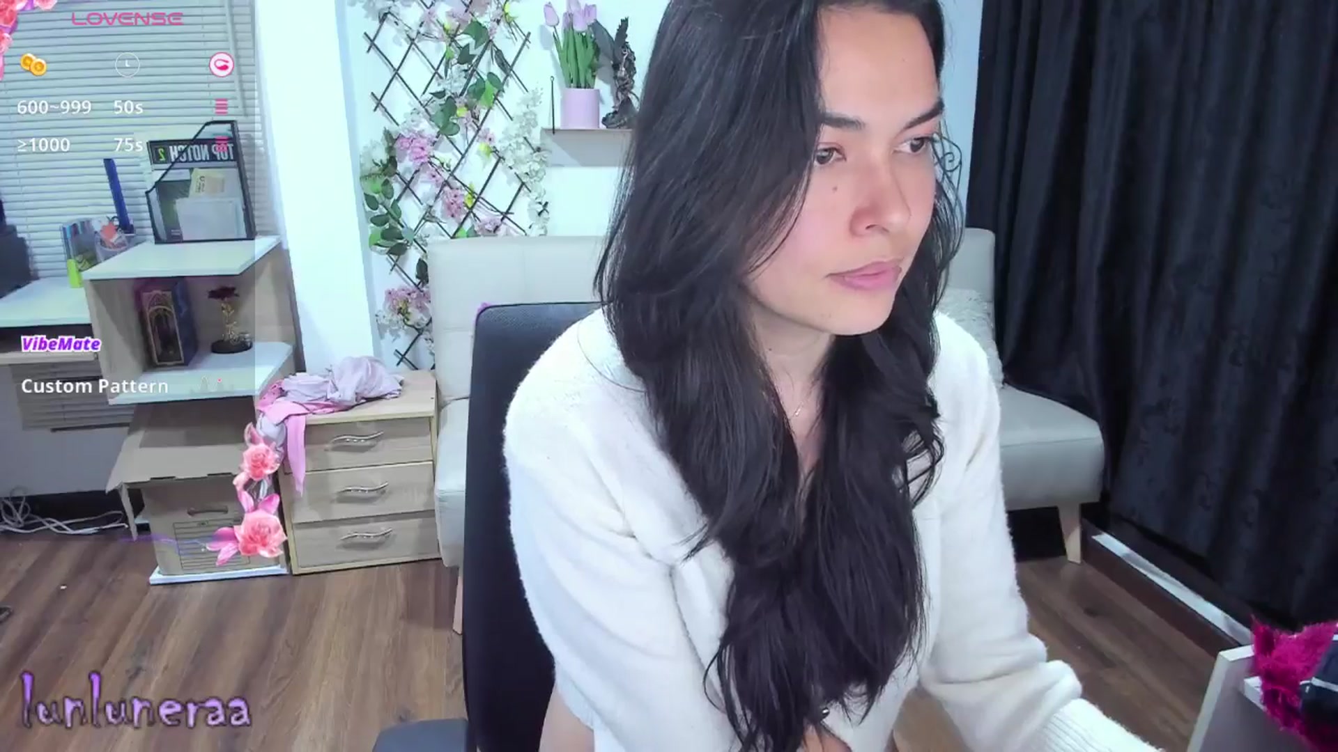 Gallery image thumbnail from LunaLuneraa's myfreecams stream on, 04/03/2025, 10:04 image 6 of 20
