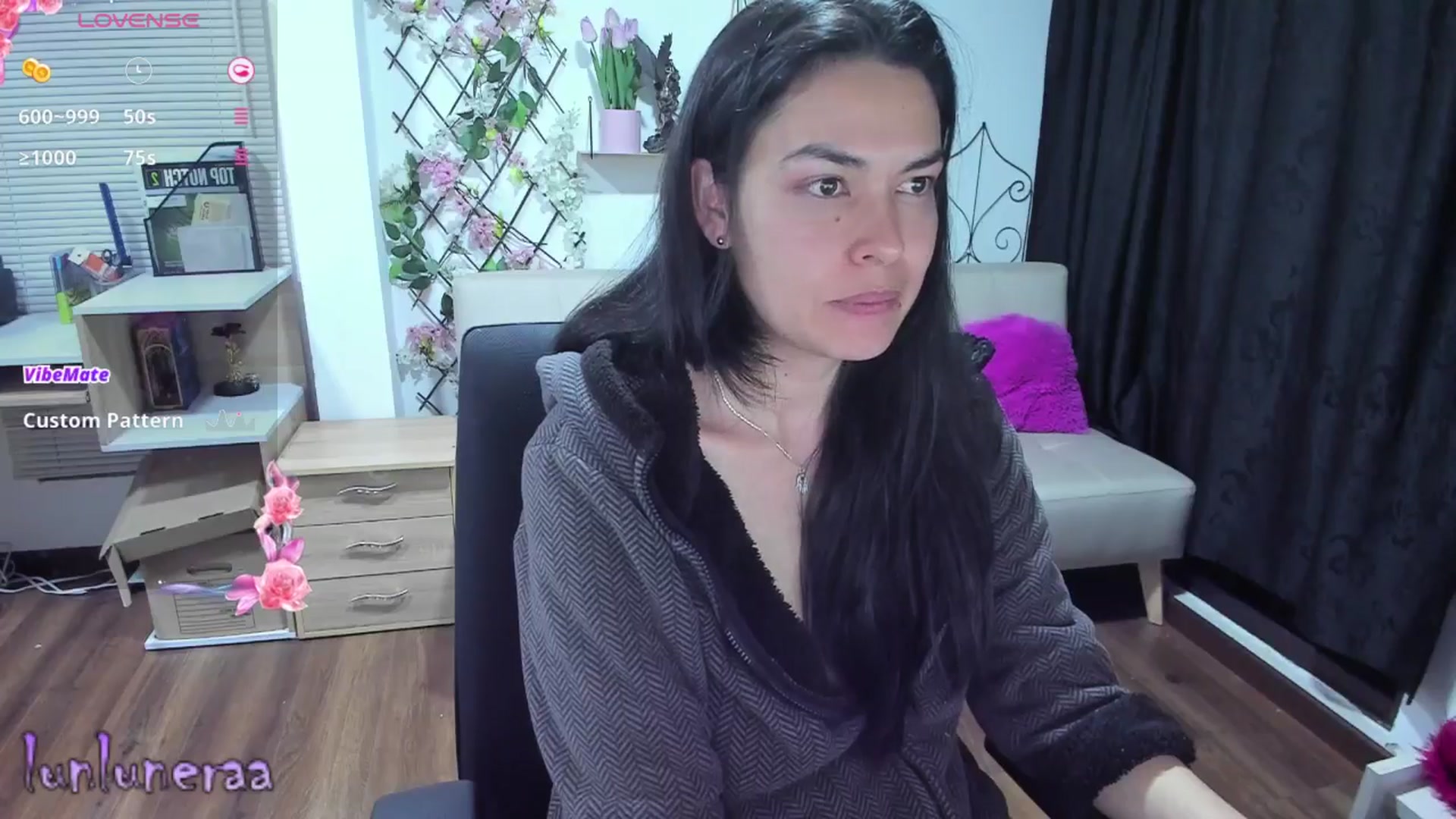 Gallery image thumbnail from LunaLuneraa's myfreecams stream on, 04/07/2025, 10:12 image 6 of 20