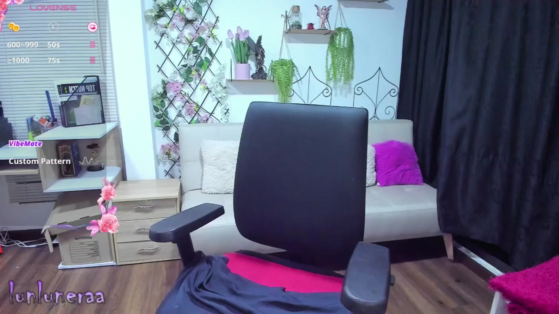 Gallery image thumbnail from LunaLuneraa's myfreecams stream on, 04/09/2025, 10:51 image 1 of 20