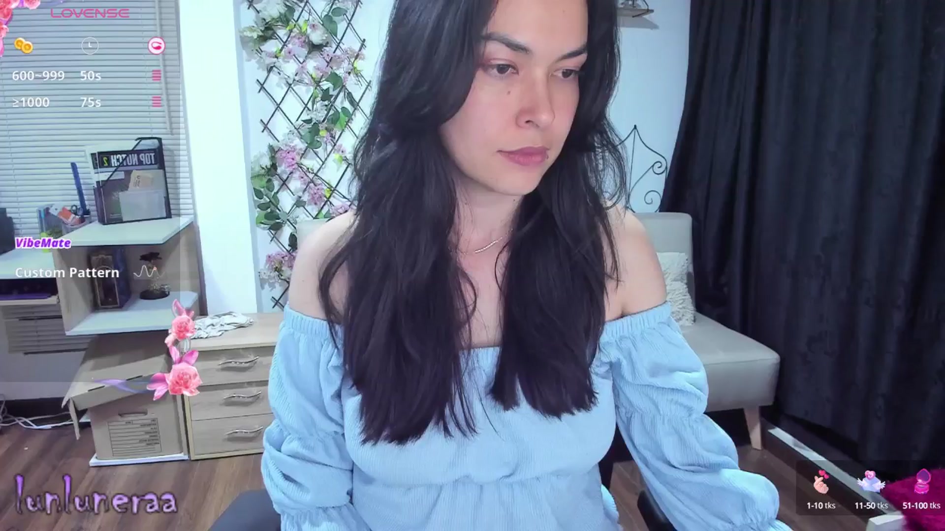 Gallery image thumbnail from LunaLuneraa's myfreecams stream on, 04/14/2025, 09:16 image 1 of 20