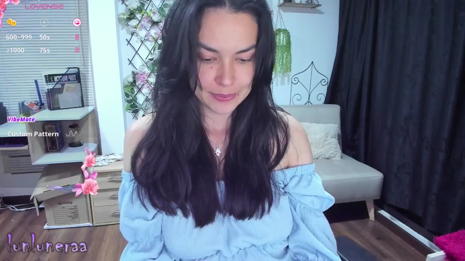 Gallery image thumbnail from LunaLuneraa's myfreecams stream on, 04/14/2025, 09:16 image 15 of 20