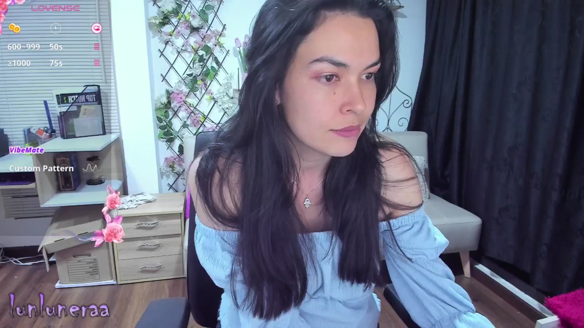 Gallery image thumbnail from LunaLuneraa's myfreecams stream on, 04/14/2025, 09:16 image 10 of 20