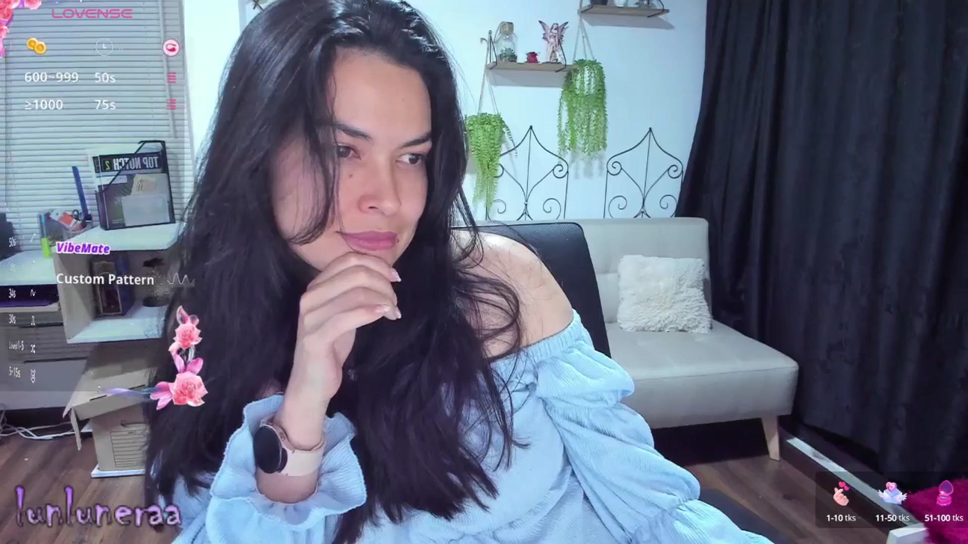 Gallery image thumbnail from LunaLuneraa's myfreecams stream on, 04/14/2025, 09:16 image 17 of 20