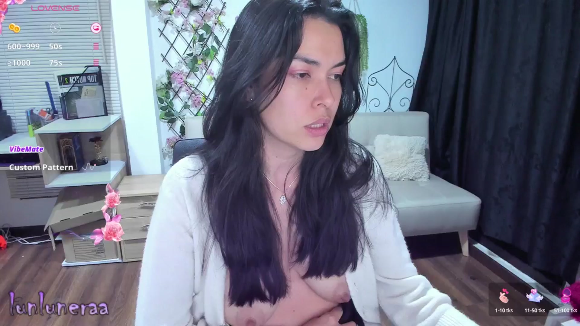 Gallery image thumbnail from LunaLuneraa's myfreecams stream on, 04/15/2025, 09:10 image 7 of 20