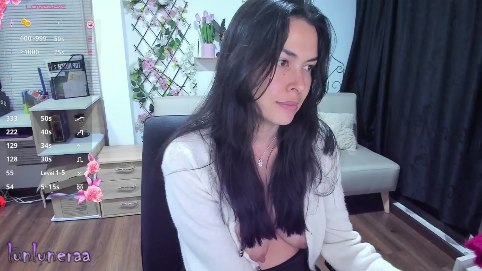 Gallery image thumbnail from LunaLuneraa's myfreecams stream on, 04/15/2025, 09:10 image 10 of 20