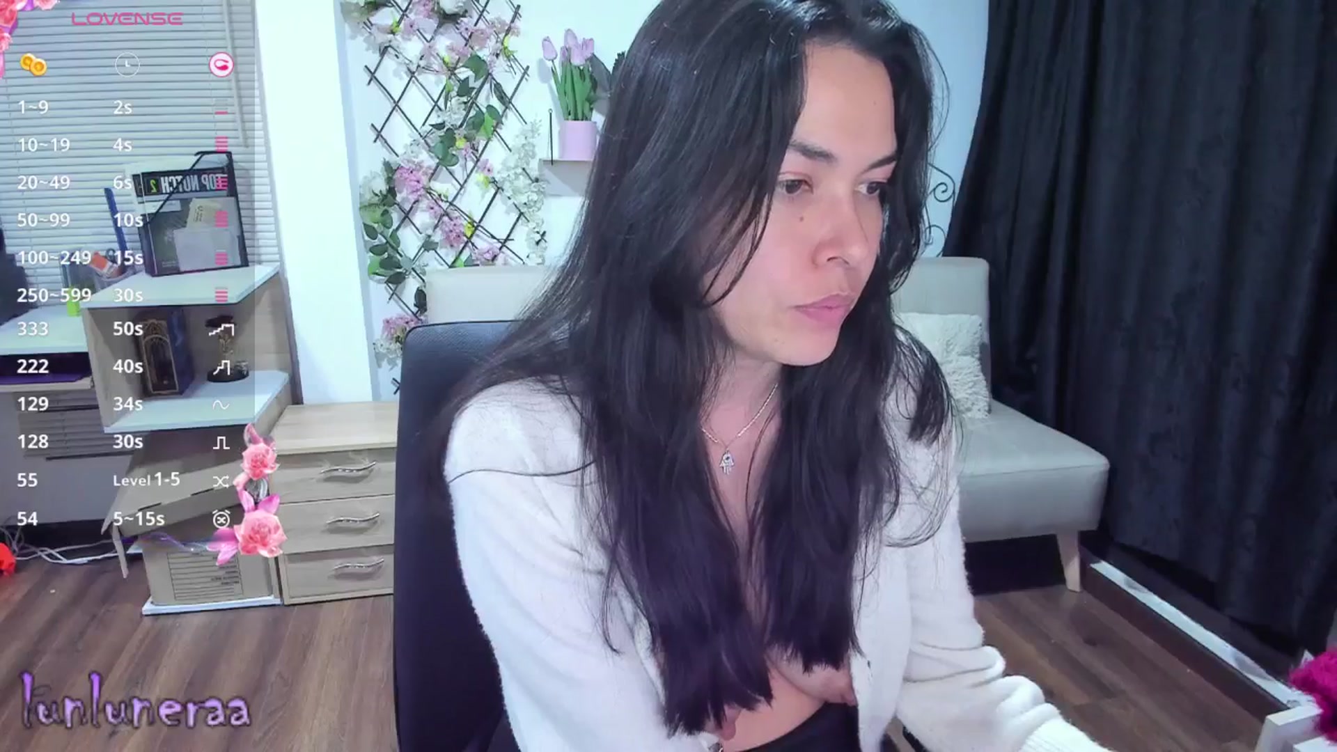 Gallery image thumbnail from LunaLuneraa's myfreecams stream on, 04/15/2025, 09:10 image 9 of 20