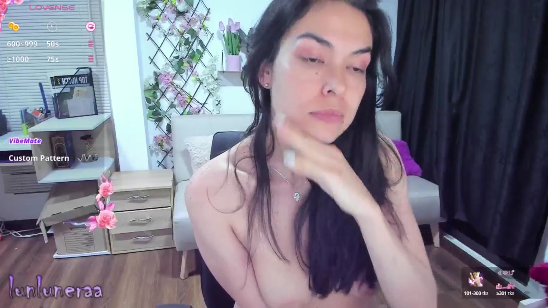 Gallery image thumbnail from LunaLuneraa's myfreecams stream on, 04/18/2025, 09:23 image 13 of 20