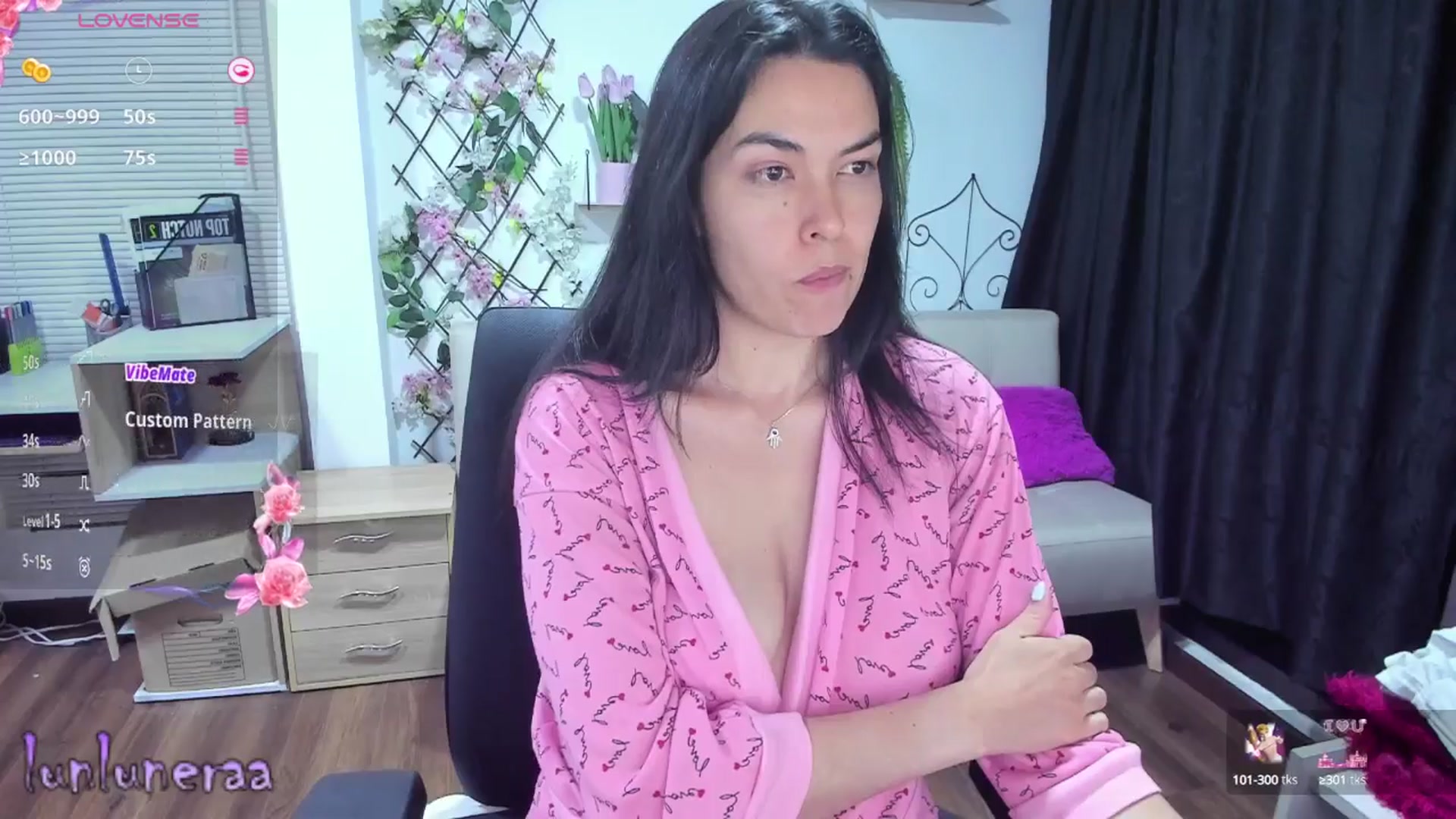 Gallery image thumbnail from LunaLuneraa's myfreecams stream on, 04/24/2025, 10:11 image 9 of 20