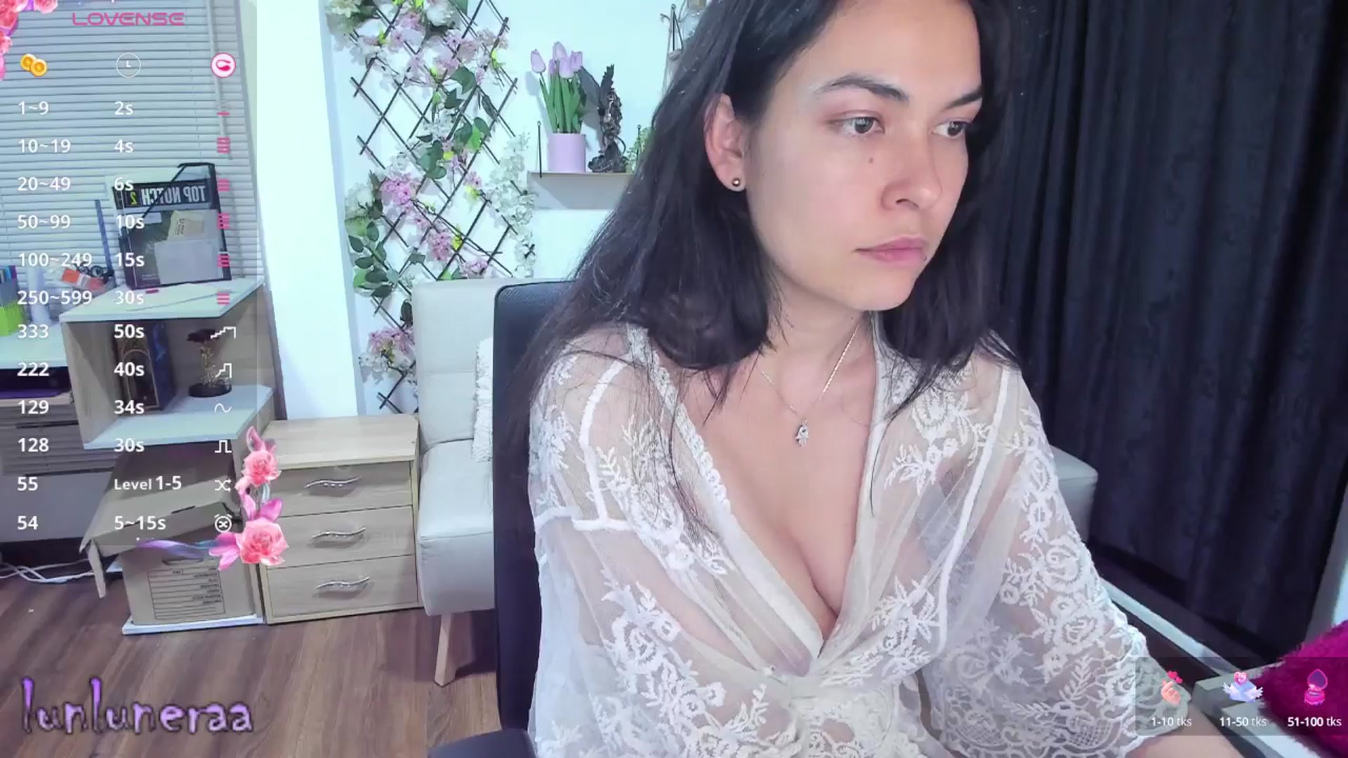 Gallery image thumbnail from LunaLuneraa's myfreecams stream on, 04/25/2025, 11:03 image 13 of 20