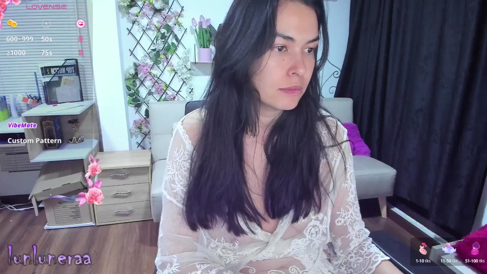 Gallery image thumbnail from LunaLuneraa's myfreecams stream on, 04/25/2025, 11:03 image 11 of 20