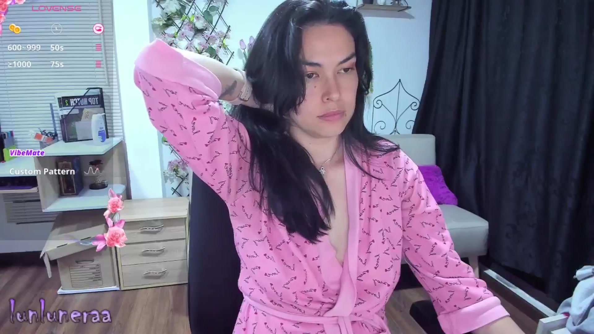 Gallery image thumbnail from LunaLuneraa's myfreecams stream on, 04/29/2025, 10:46 image 11 of 20