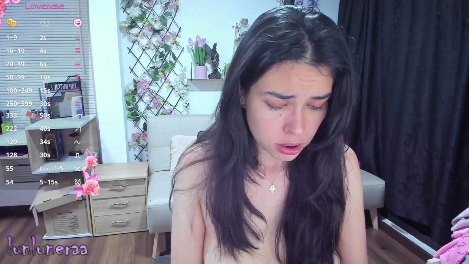 Gallery image thumbnail from LunaLuneraa's myfreecams stream on, 04/29/2025, 10:46 image 18 of 20