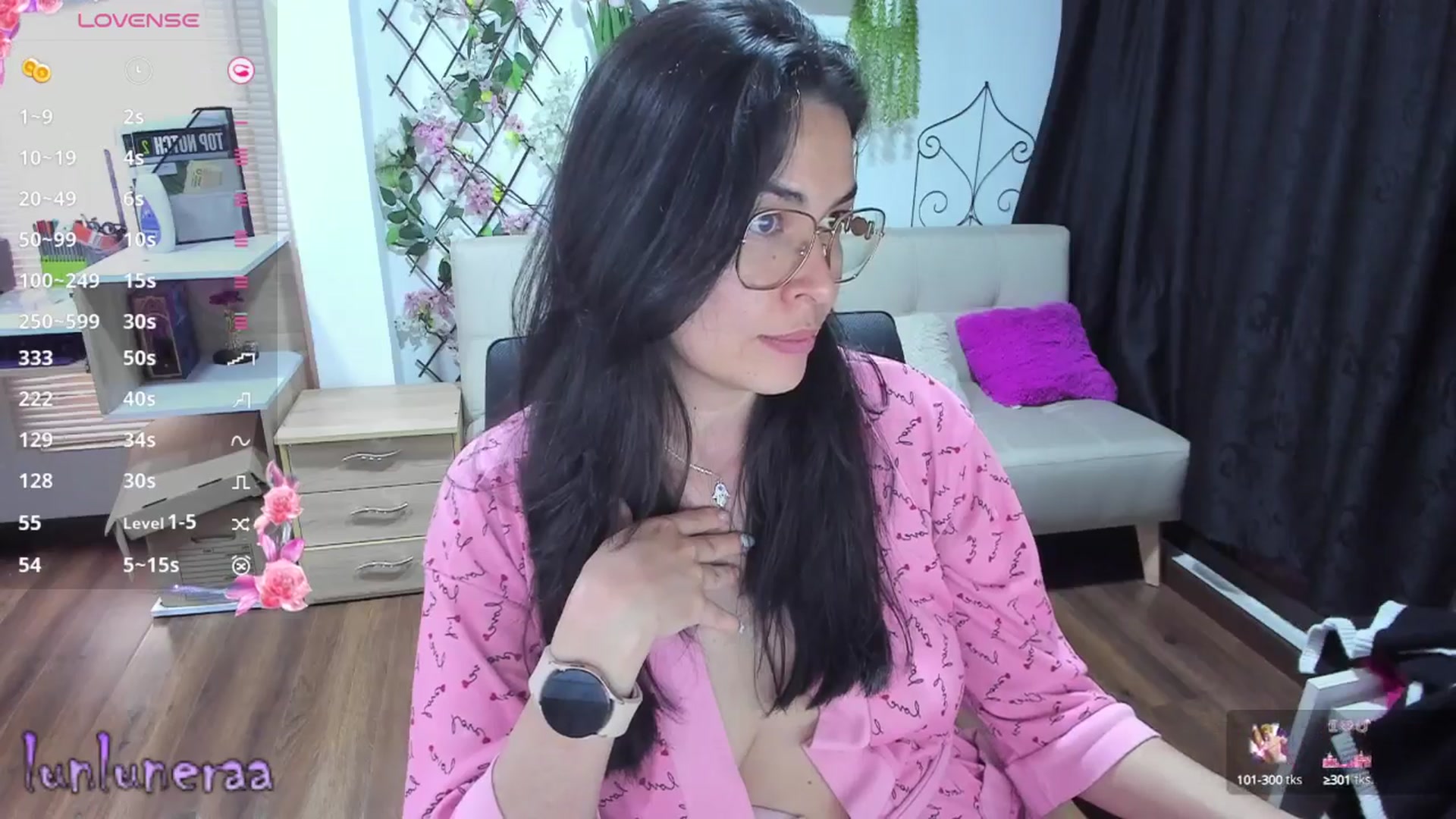 Gallery image thumbnail from LunaLuneraa's myfreecams stream on, 05/01/2025, 11:42 image 20 of 20