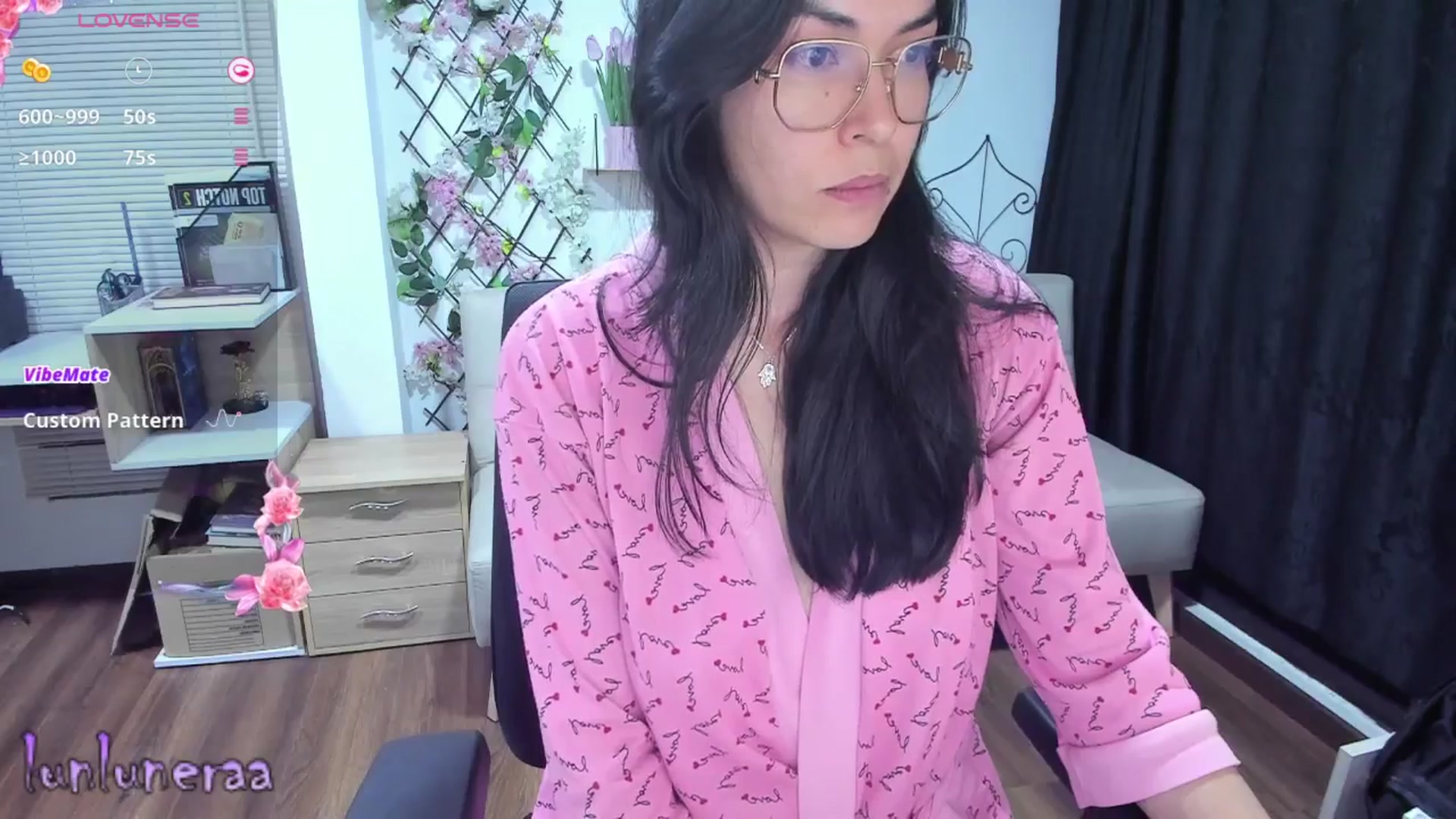 Gallery image thumbnail from LunaLuneraa's myfreecams stream on, 05/12/2025, 09:59 image 8 of 20