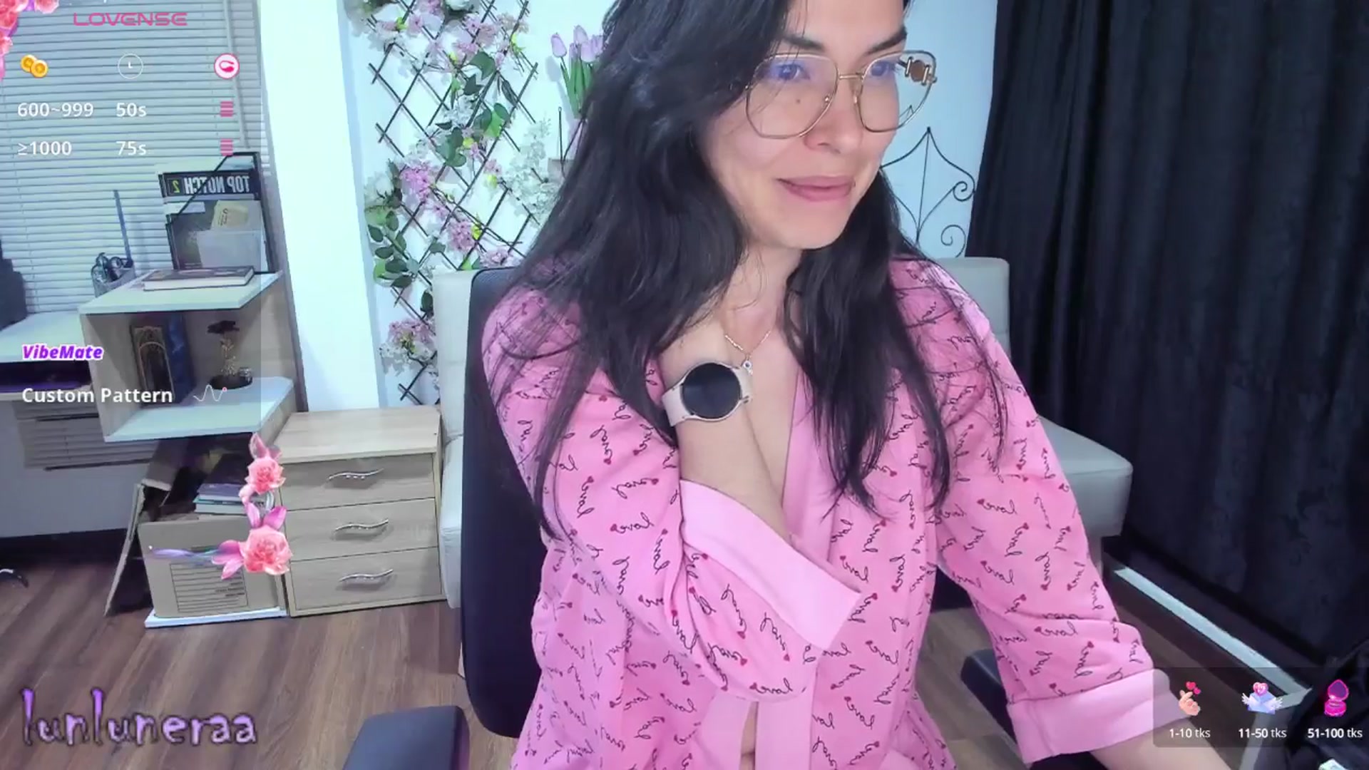 Gallery image thumbnail from LunaLuneraa's myfreecams stream on, 05/12/2025, 09:59 image 10 of 20
