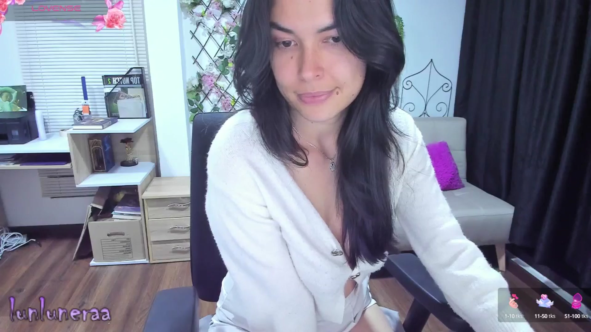 Gallery image thumbnail from LunaLuneraa's myfreecams stream on, 05/15/2025, 09:05 image 8 of 20