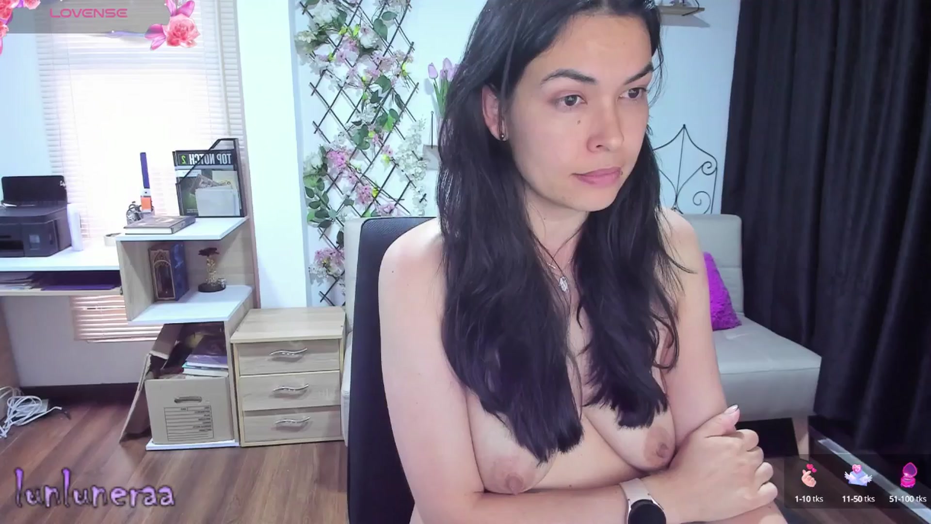 Gallery image thumbnail from LunaLuneraa's myfreecams stream on, 05/15/2025, 11:53 image 1 of 20