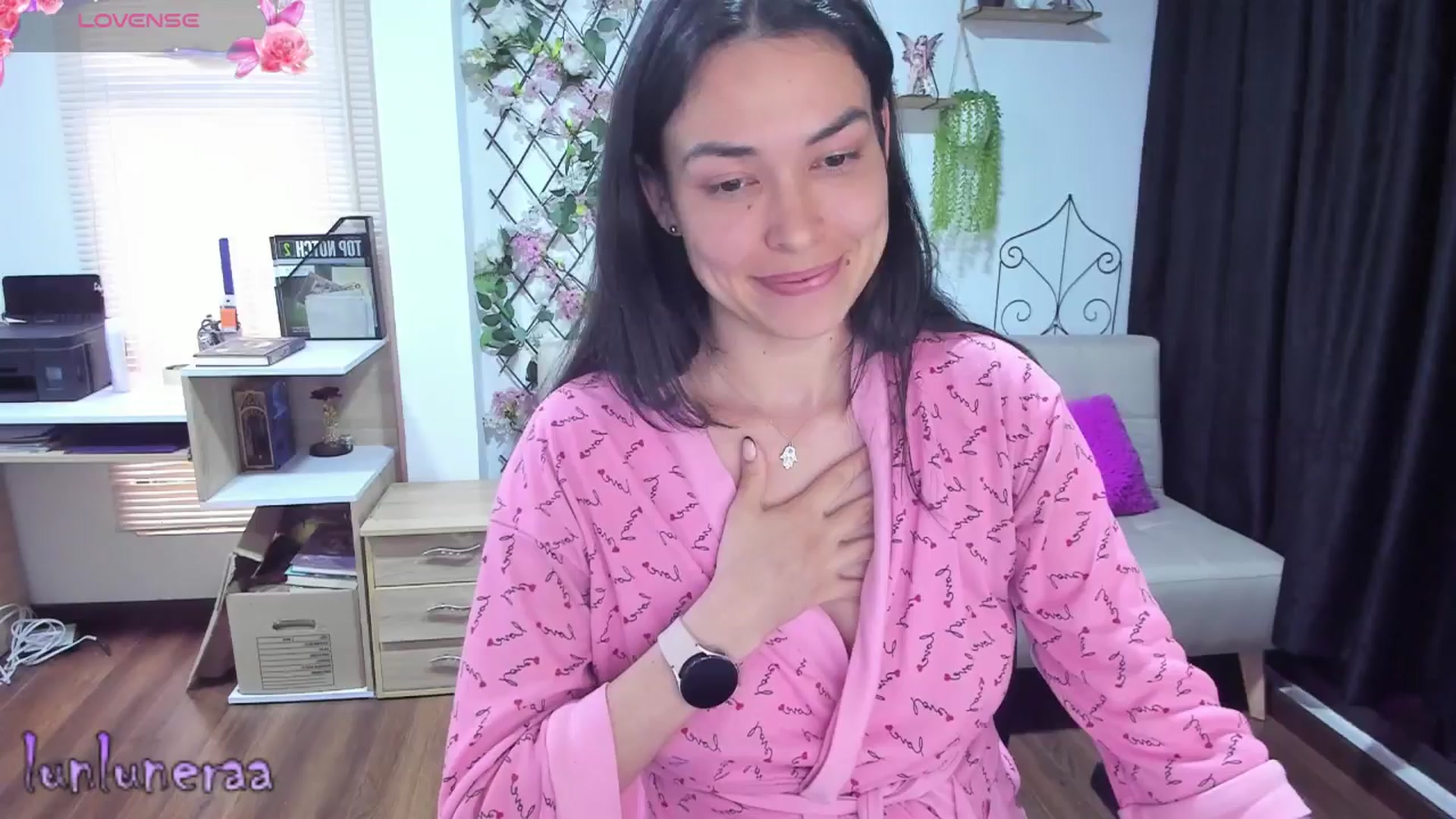 Gallery image thumbnail from LunaLuneraa's myfreecams stream on, 05/15/2025, 11:53 image 6 of 20