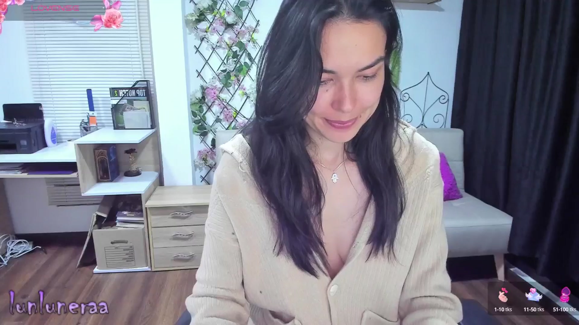 Gallery image thumbnail from LunaLuneraa's myfreecams stream on, 05/16/2025, 08:15 image 9 of 20